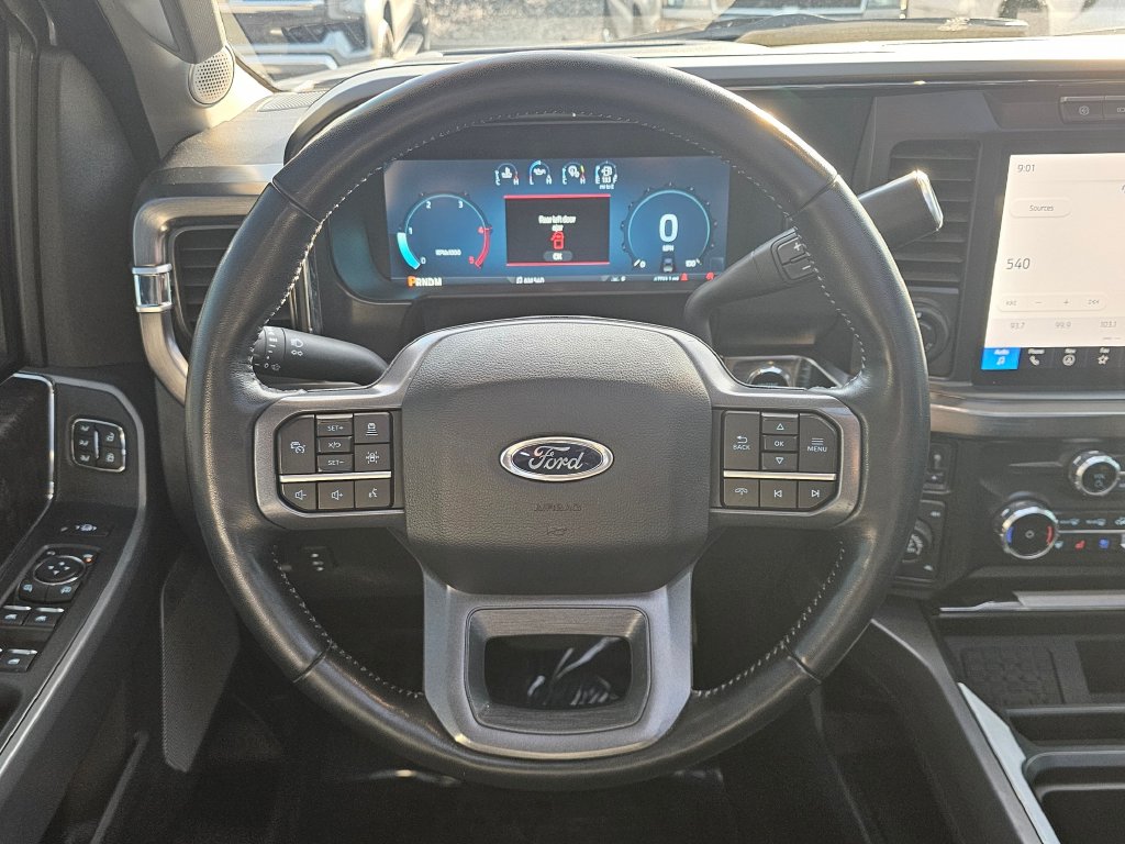 Photo 26 of this Ford Super Duty F-350 SRW