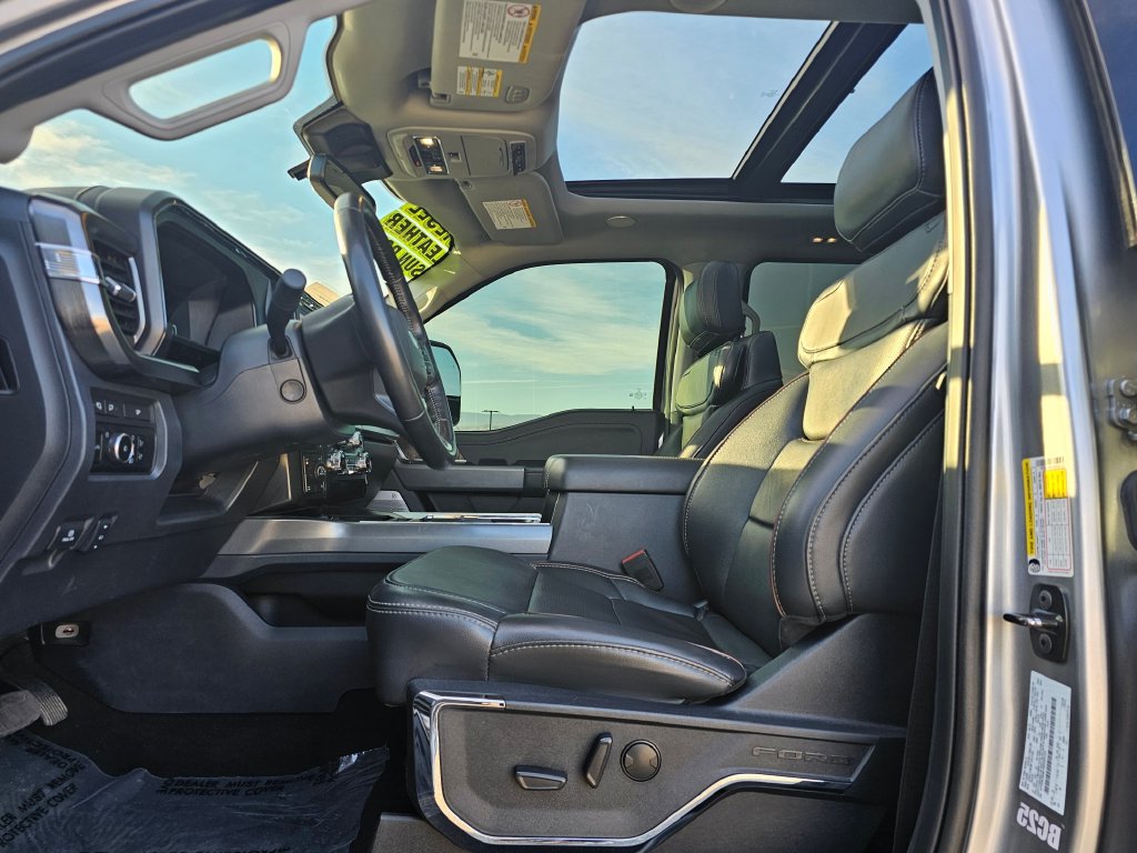 Photo 28 of this Ford Super Duty F-350 SRW