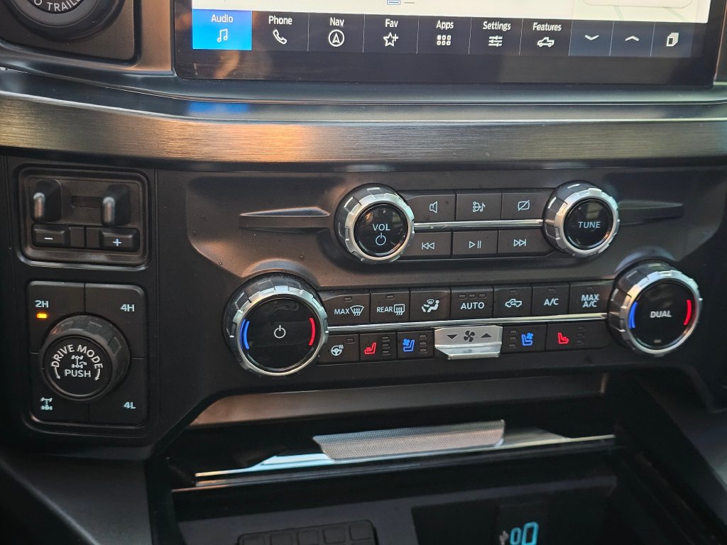 Photo 33 of this Ford Super Duty F-350 SRW