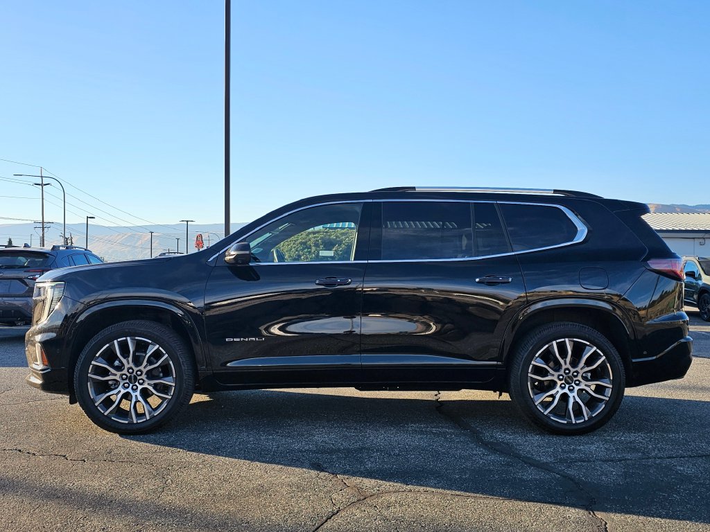 GMC Acadia photo 2