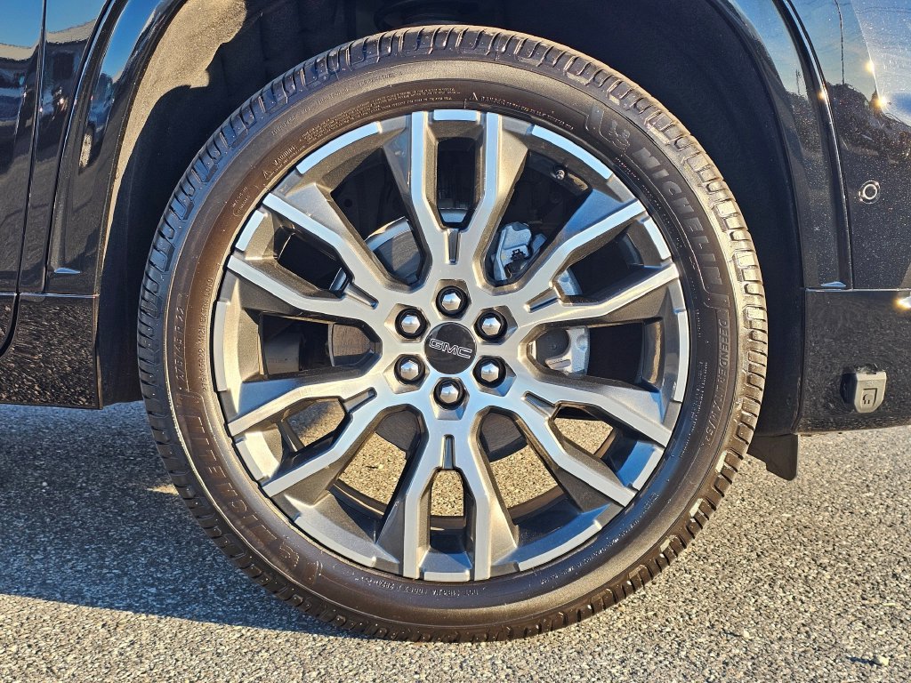 Photo 15 of this GMC Acadia