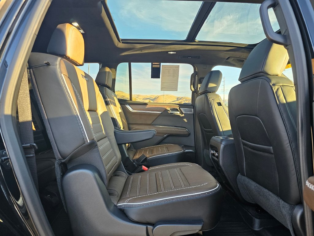 Photo 18 of this GMC Acadia