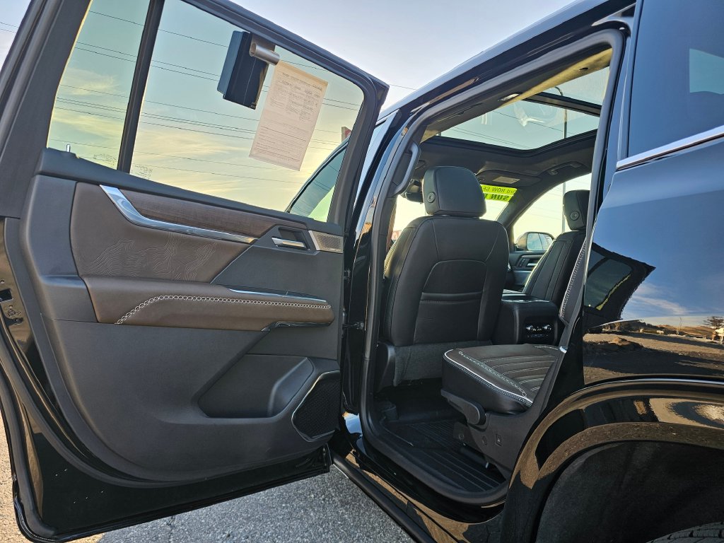 Photo 23 of this GMC Acadia