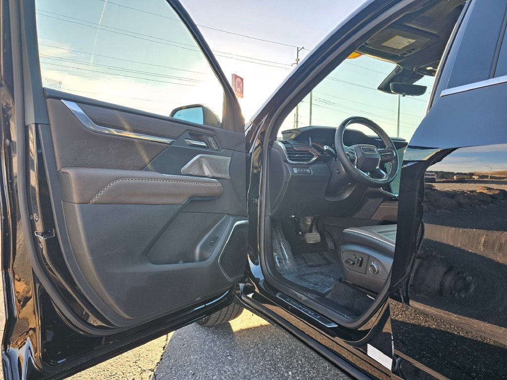 Photo 28 of this GMC Acadia