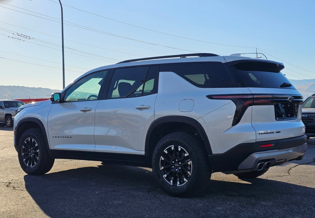 Chevrolet Traverse photo 3