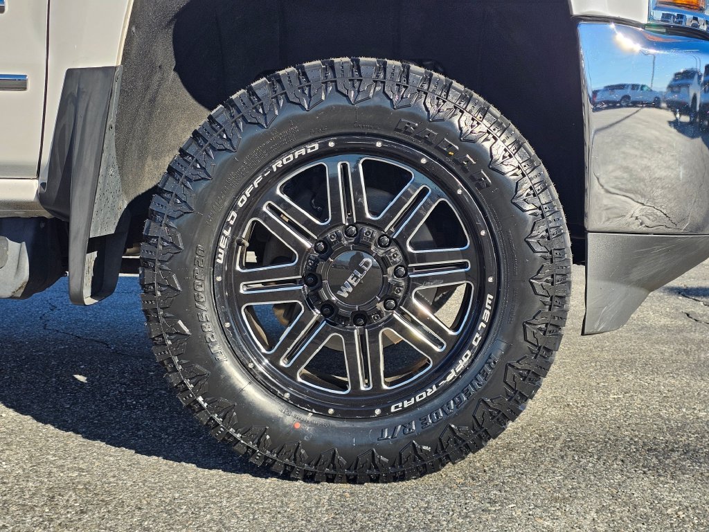 Photo 16 of this Chevrolet Silverado 3500HD