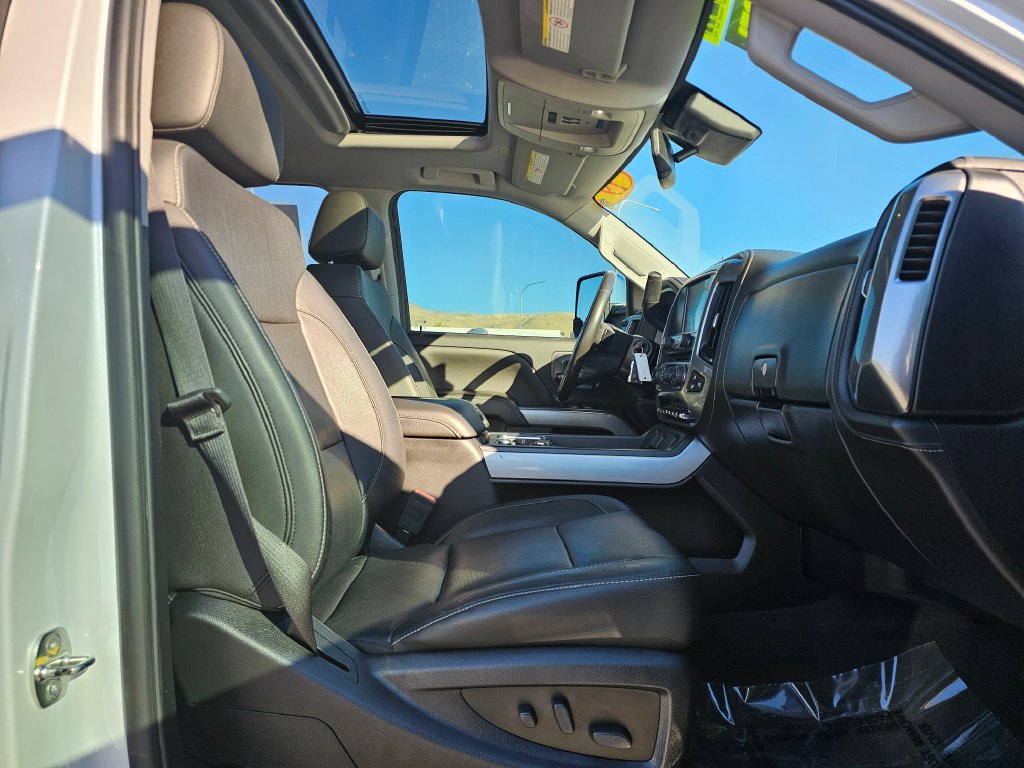Photo 17 of this Chevrolet Silverado 3500HD
