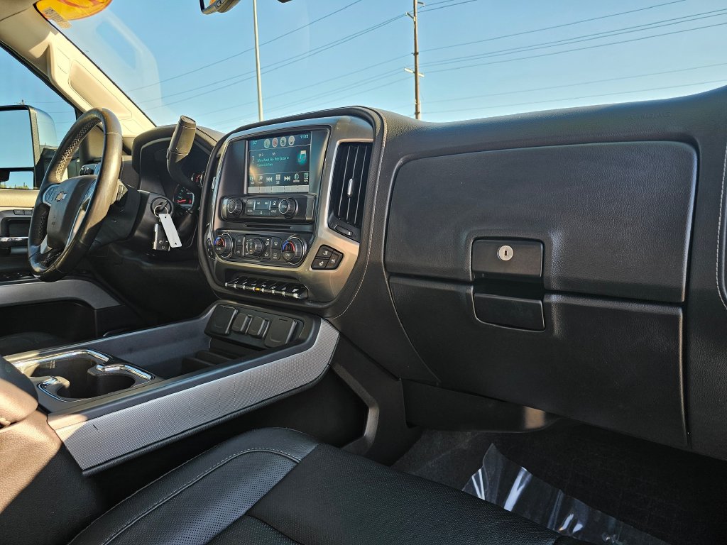 Photo 18 of this Chevrolet Silverado 3500HD