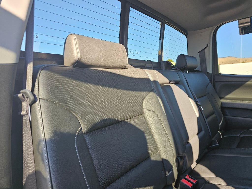 Photo 20 of this Chevrolet Silverado 3500HD