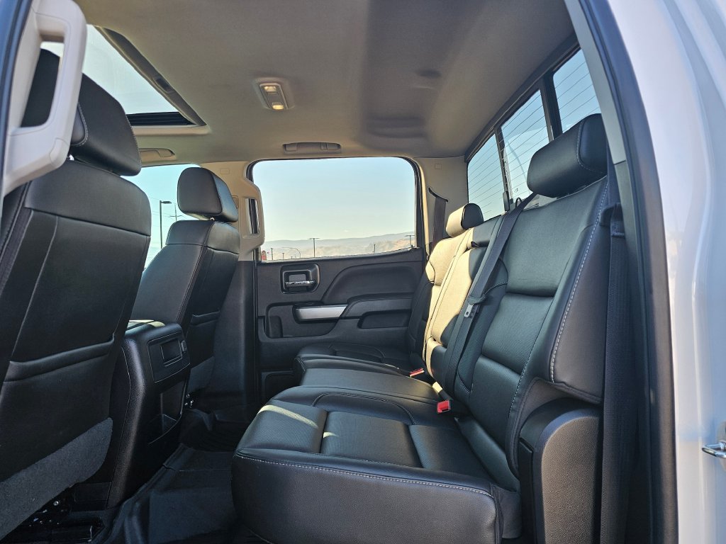 Photo 24 of this Chevrolet Silverado 3500HD