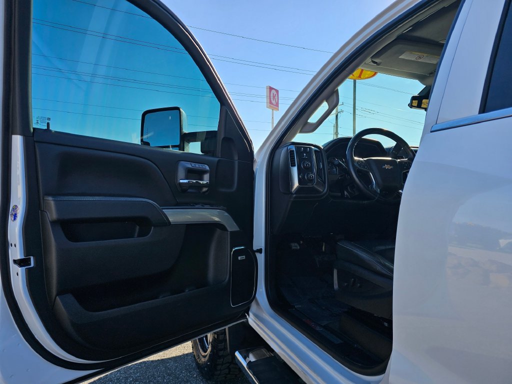 Photo 27 of this Chevrolet Silverado 3500HD