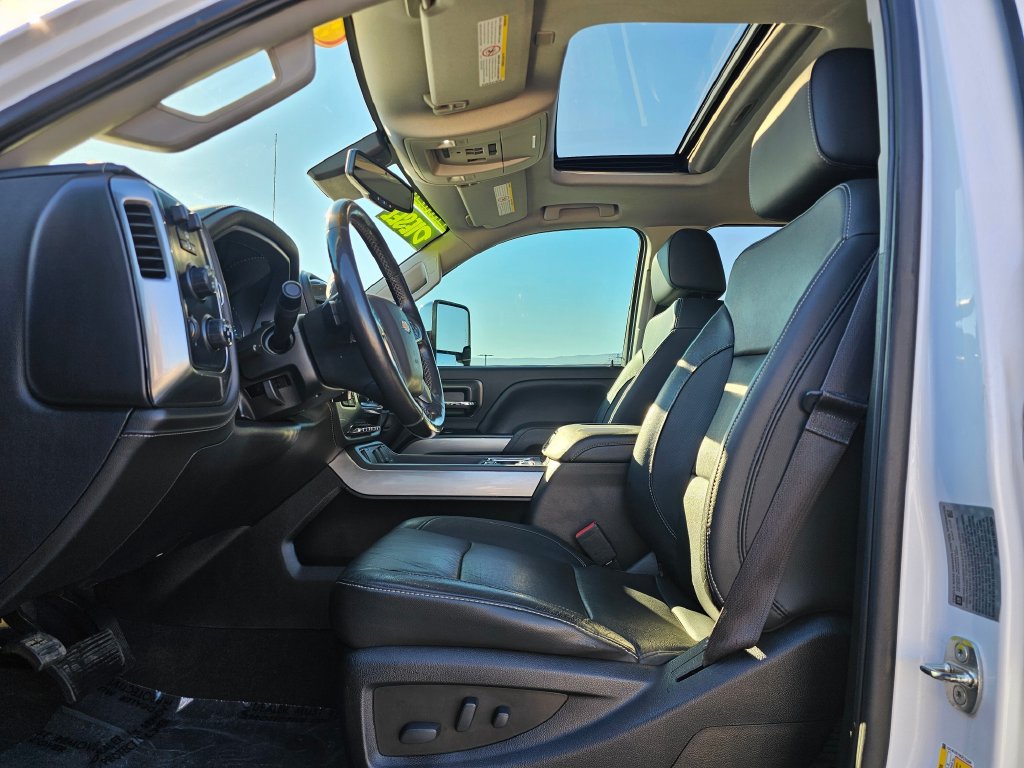 Photo 28 of this Chevrolet Silverado 3500HD