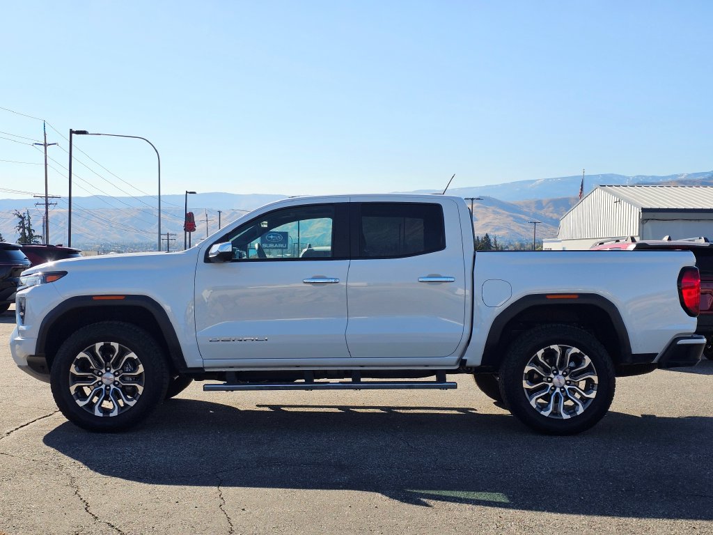 Photo 2 of this GMC Canyon