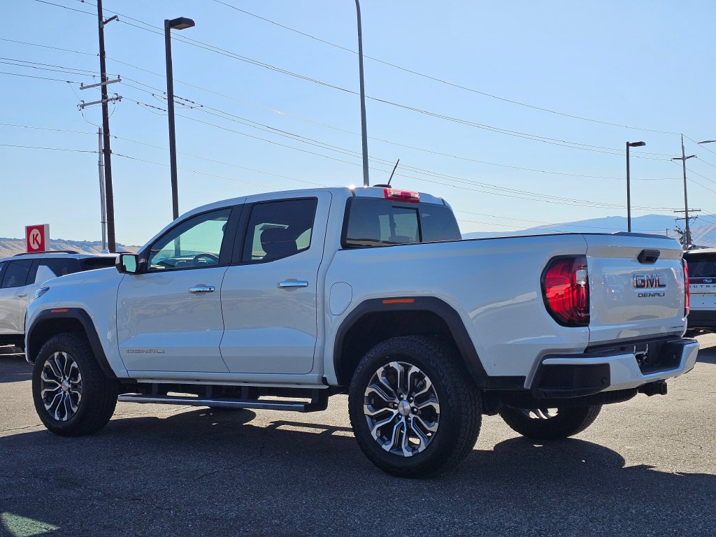 Photo 3 of this GMC Canyon