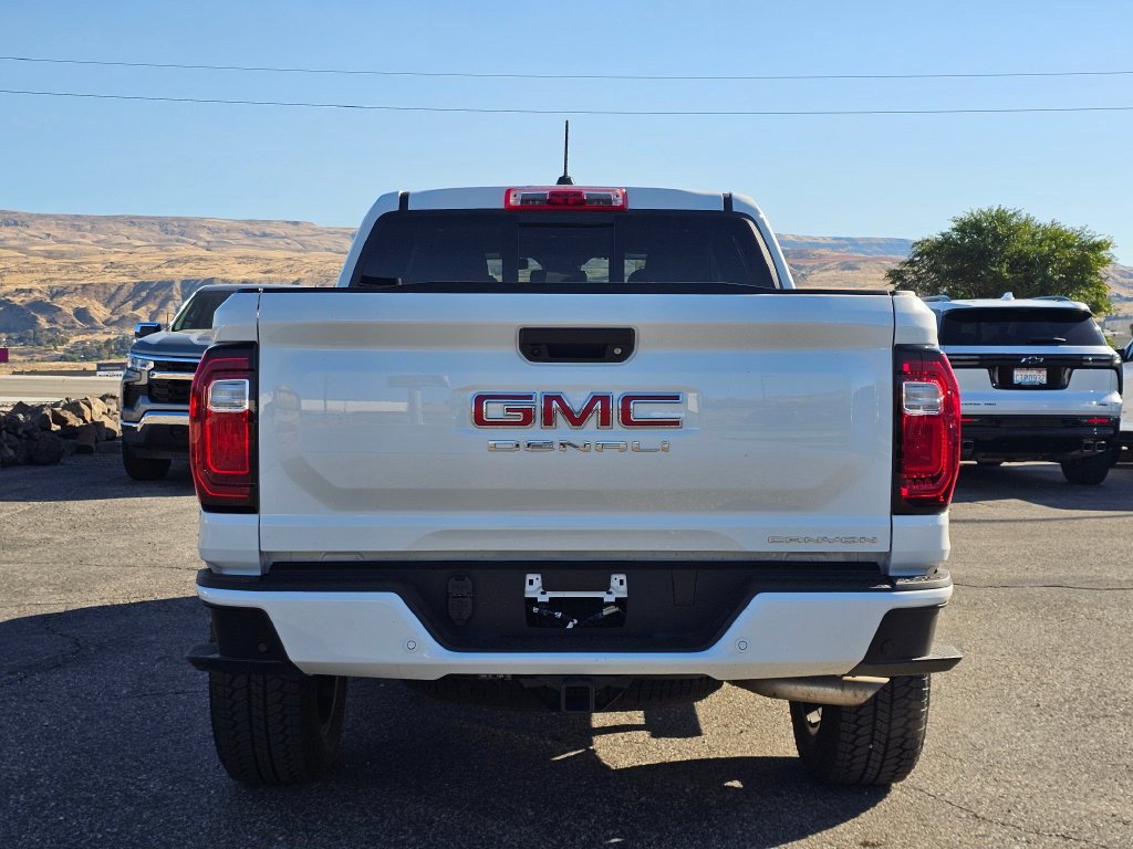 Photo 4 of this GMC Canyon