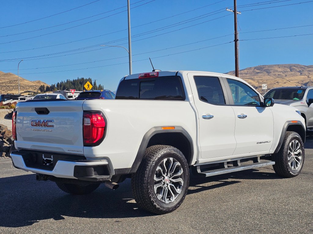Photo 5 of this GMC Canyon