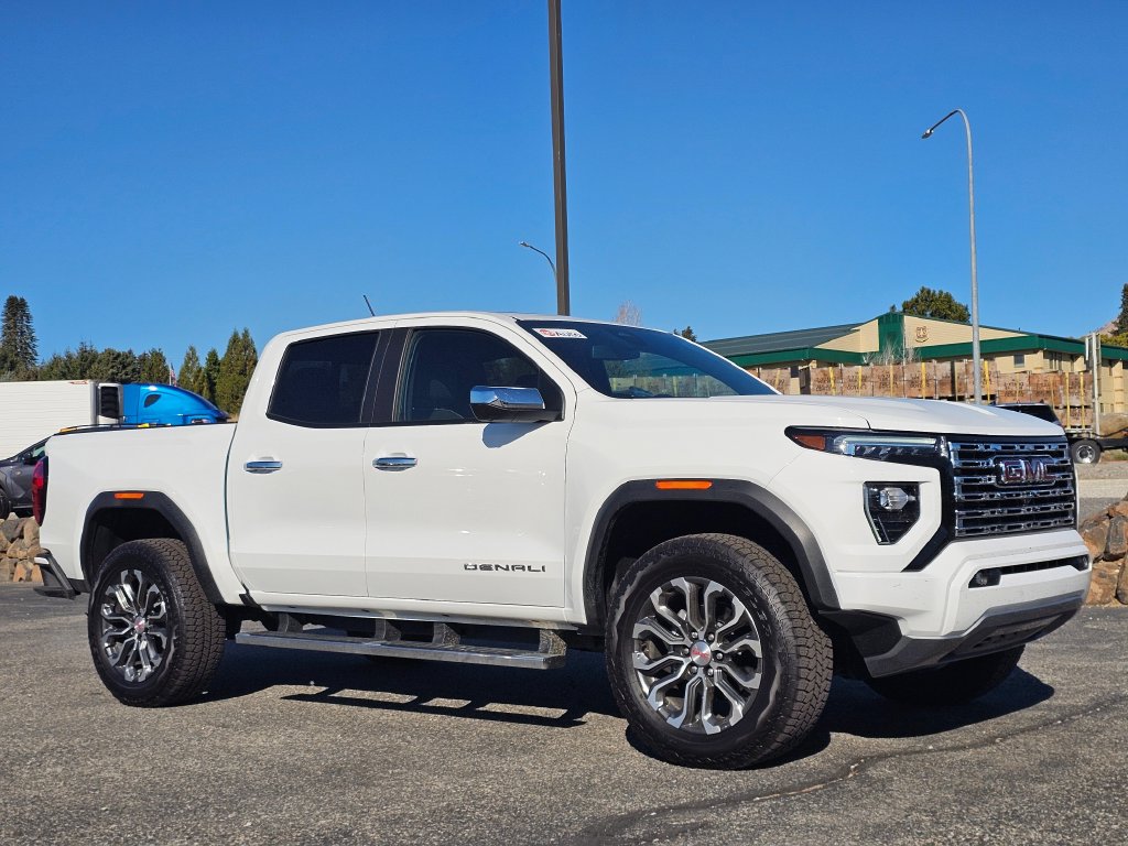 Photo 7 of this GMC Canyon