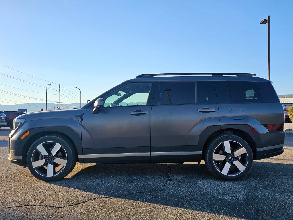 Photo 2 of this Hyundai Santa Fe