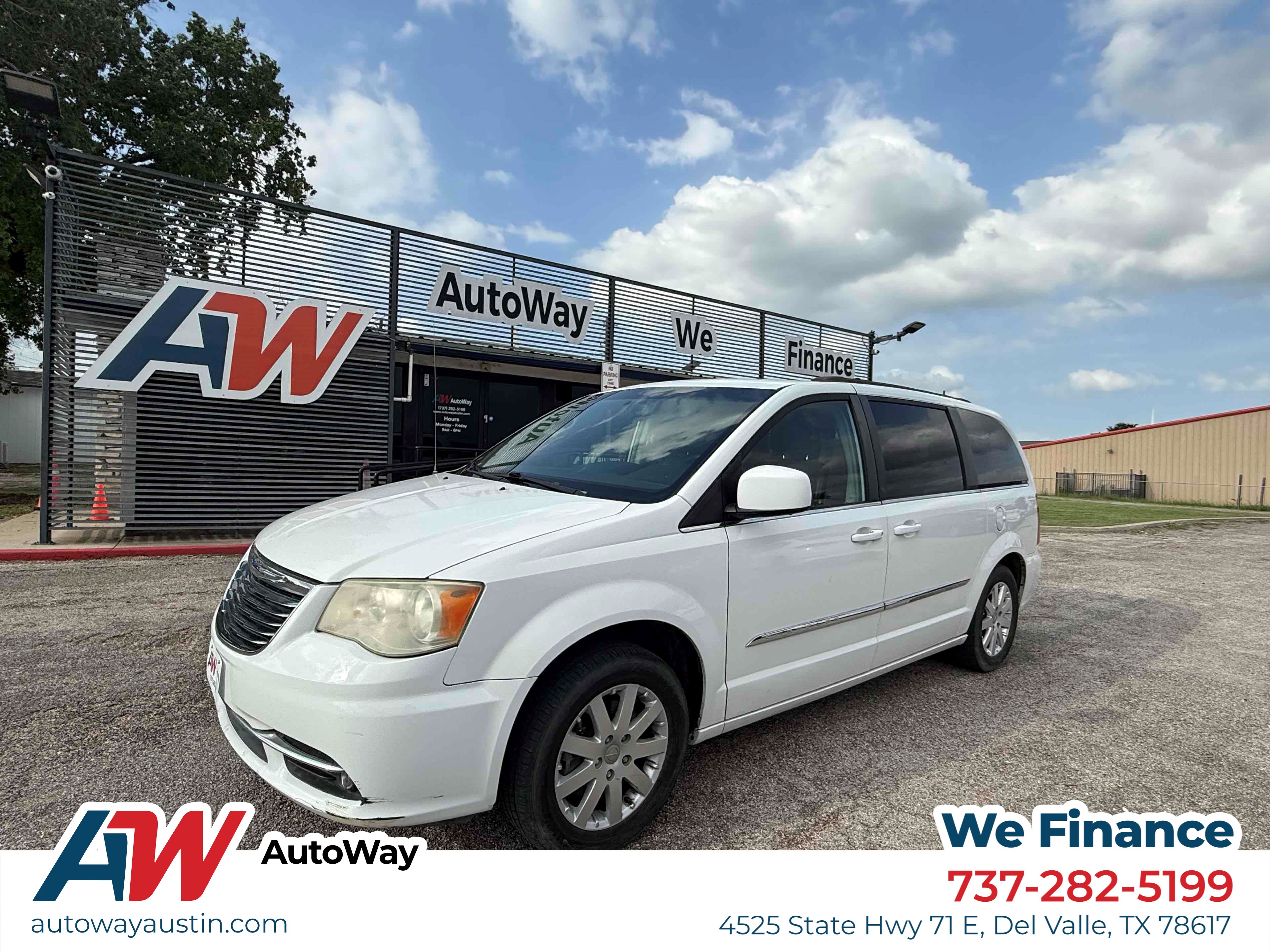 2014 Chrysler Town & Country Touring's photo