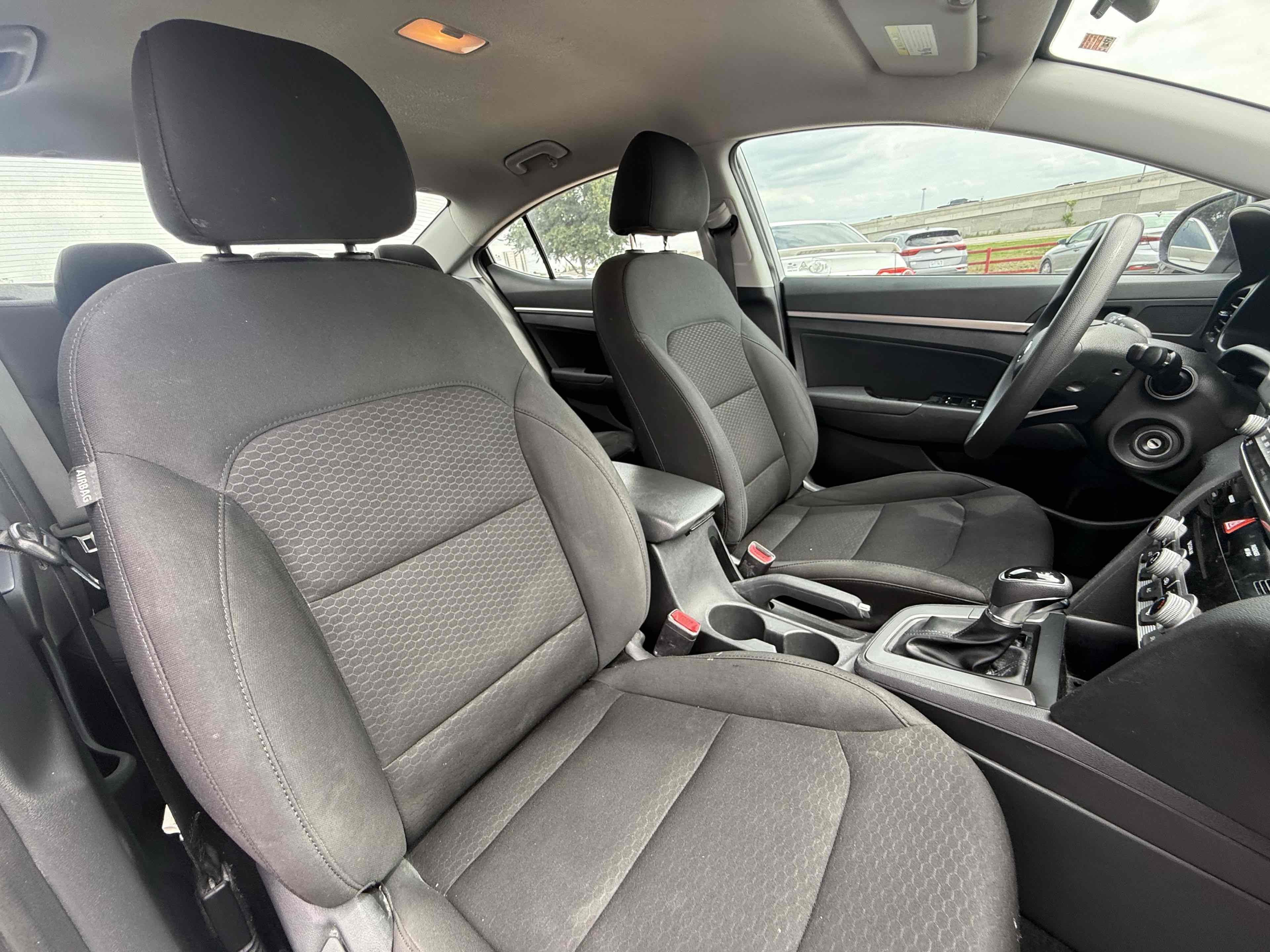 2020 Hyundai Elantra SEL - Photo 6