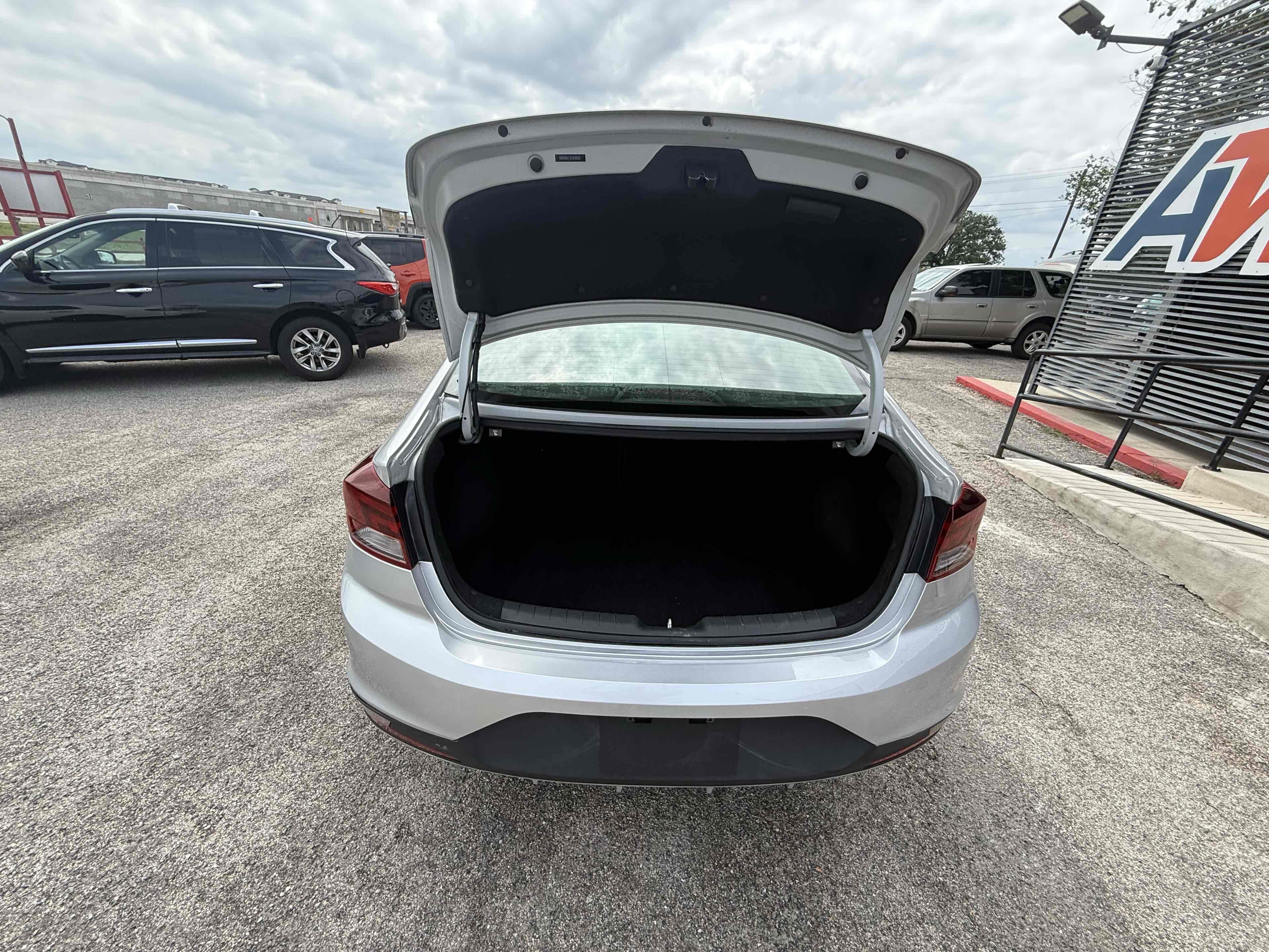 2020 Hyundai Elantra SEL - Photo 9