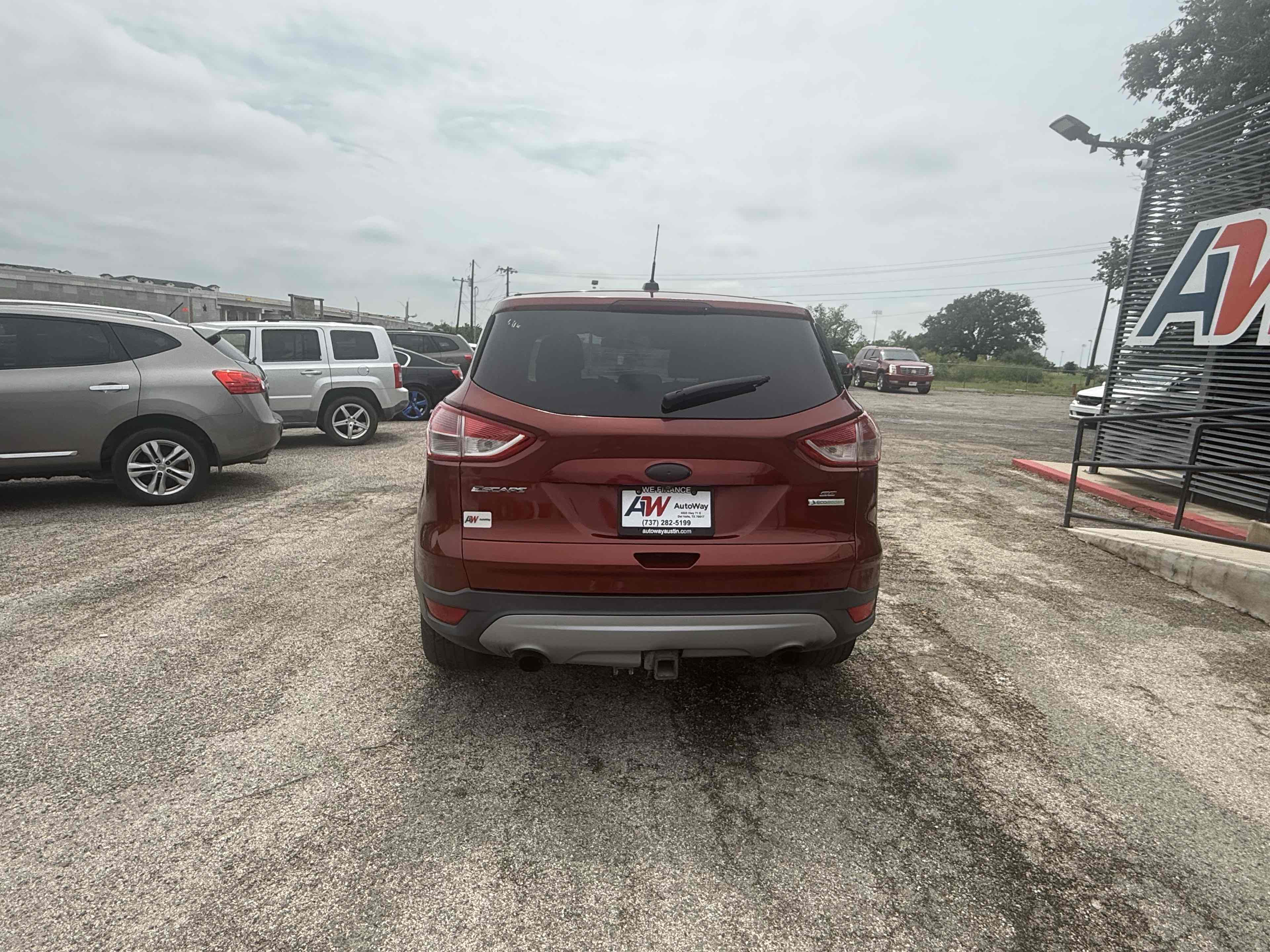 Ford Escape photo 2
