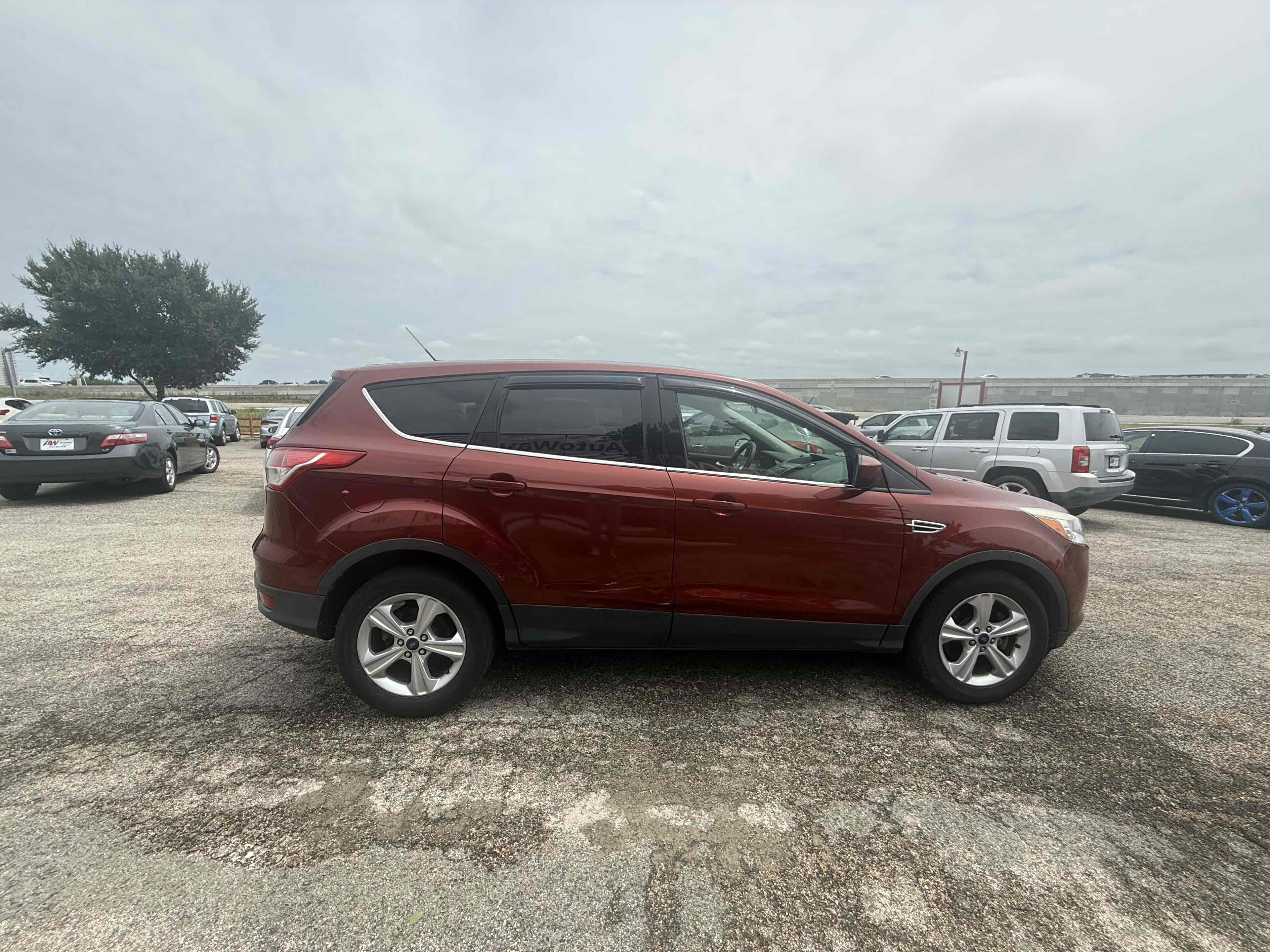 Ford Escape photo 3