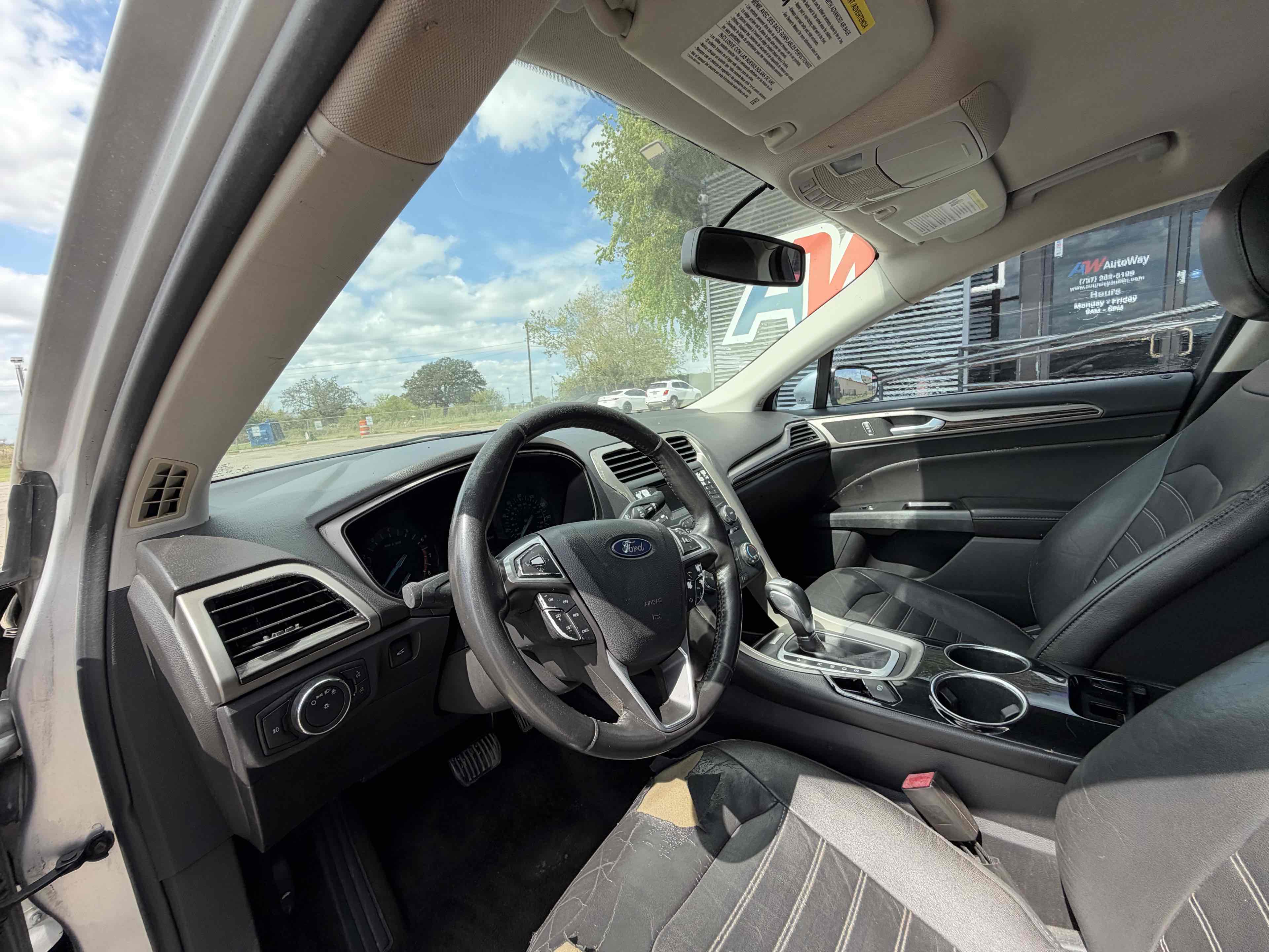 Photo 14 of this Ford Fusion