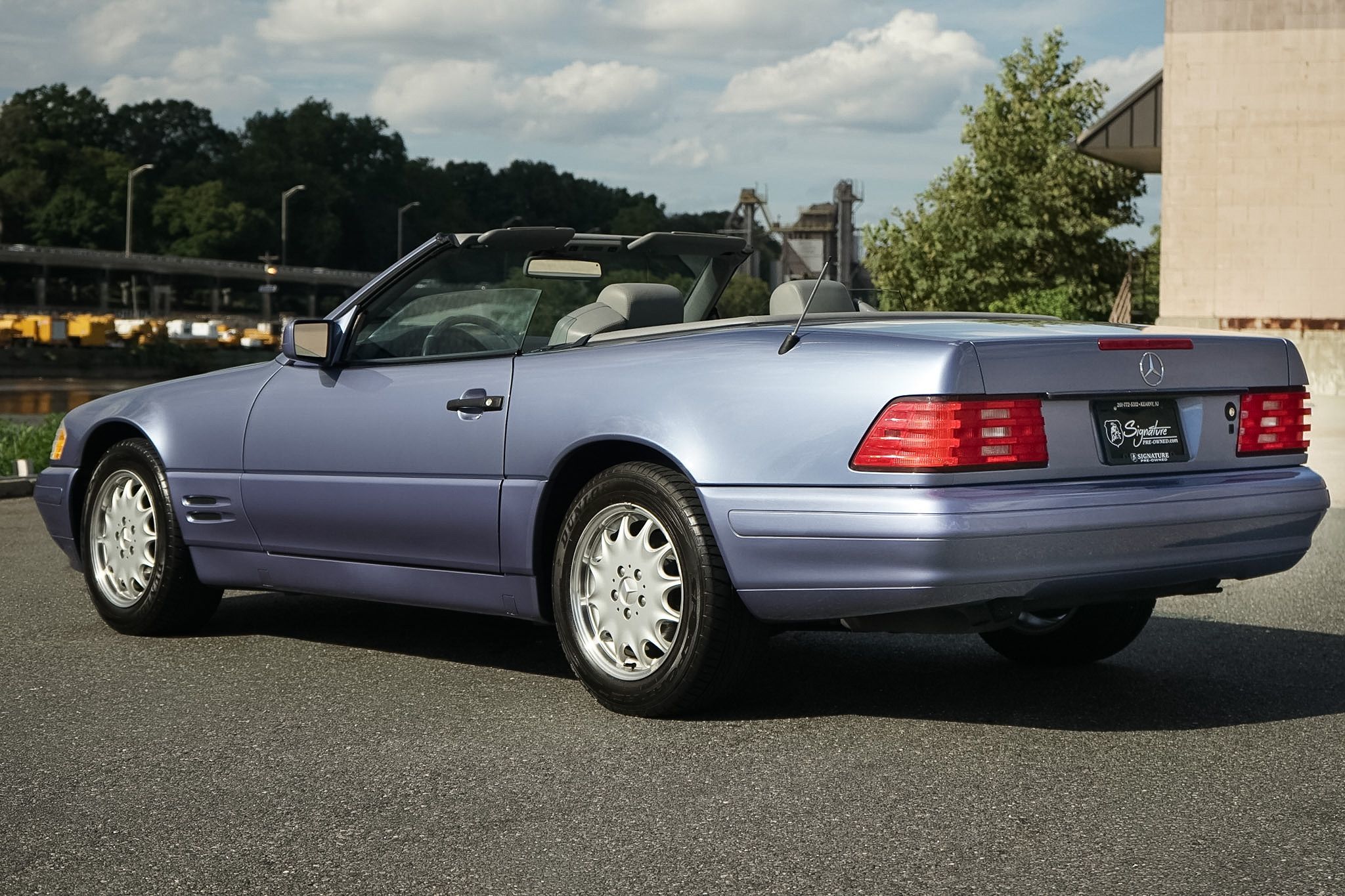 Photo 5 of this Mercedes-Benz SL320