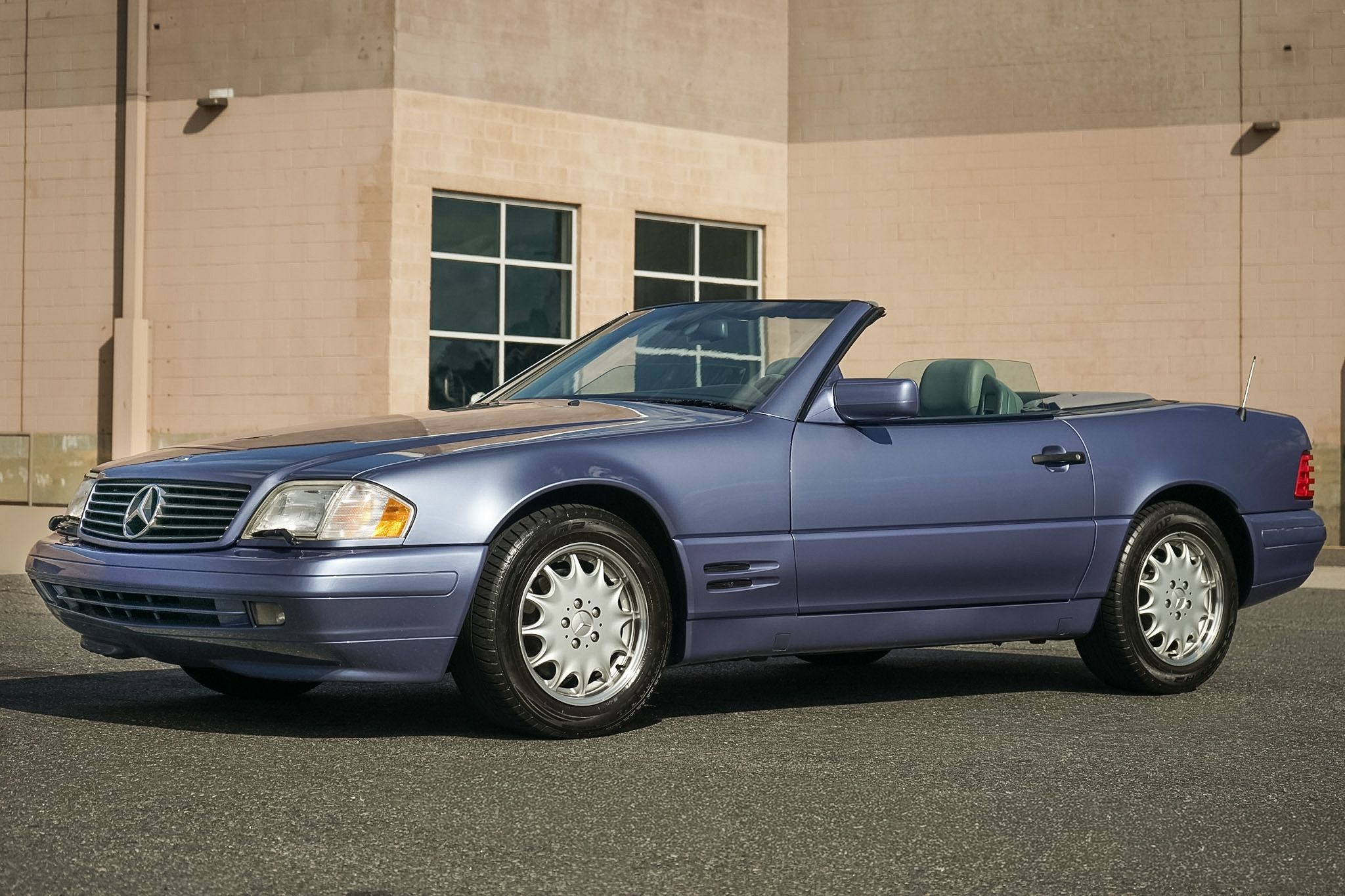 Photo 4 of this Mercedes-Benz SL320