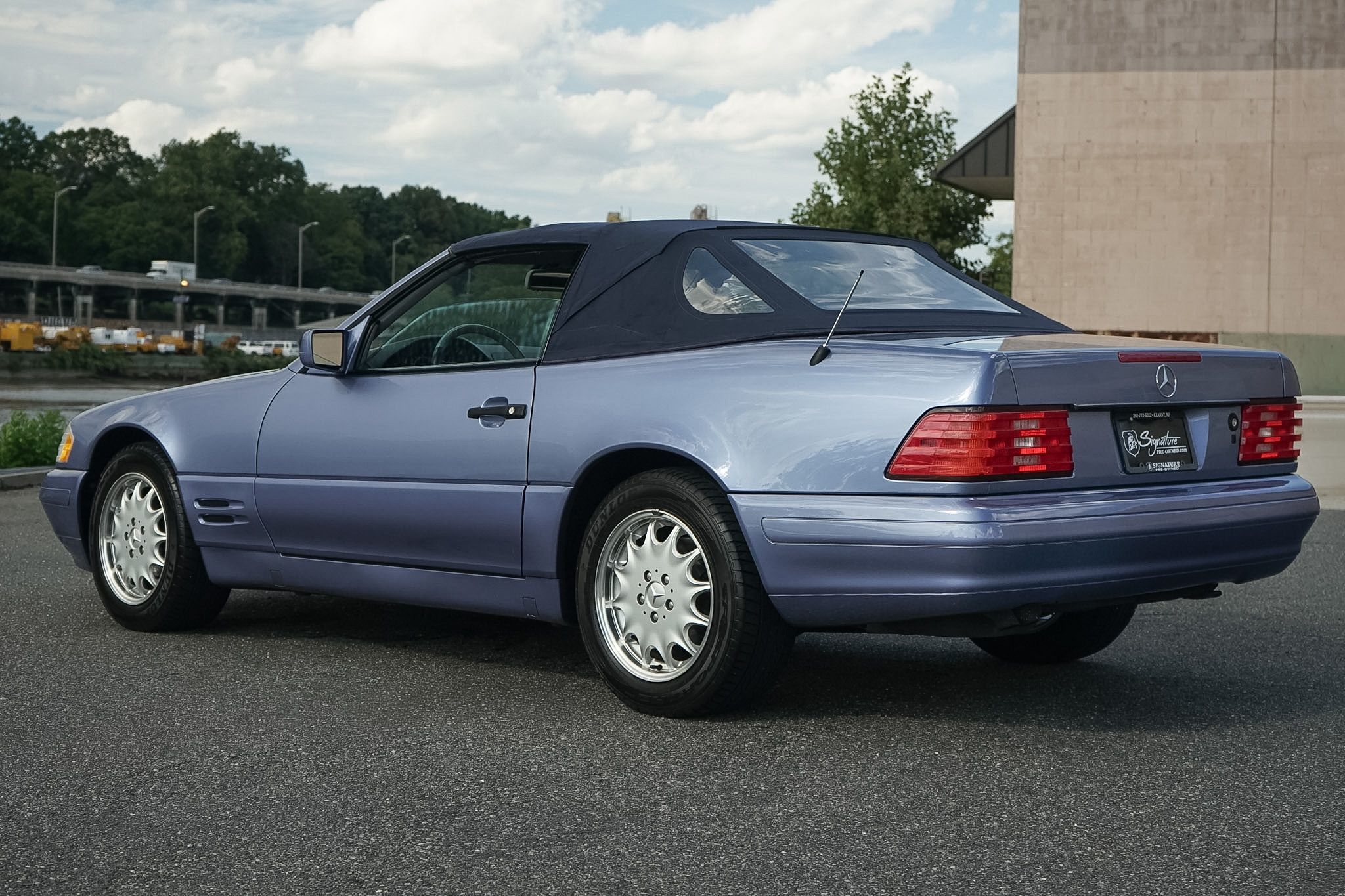 Photo 6 of this Mercedes-Benz SL320