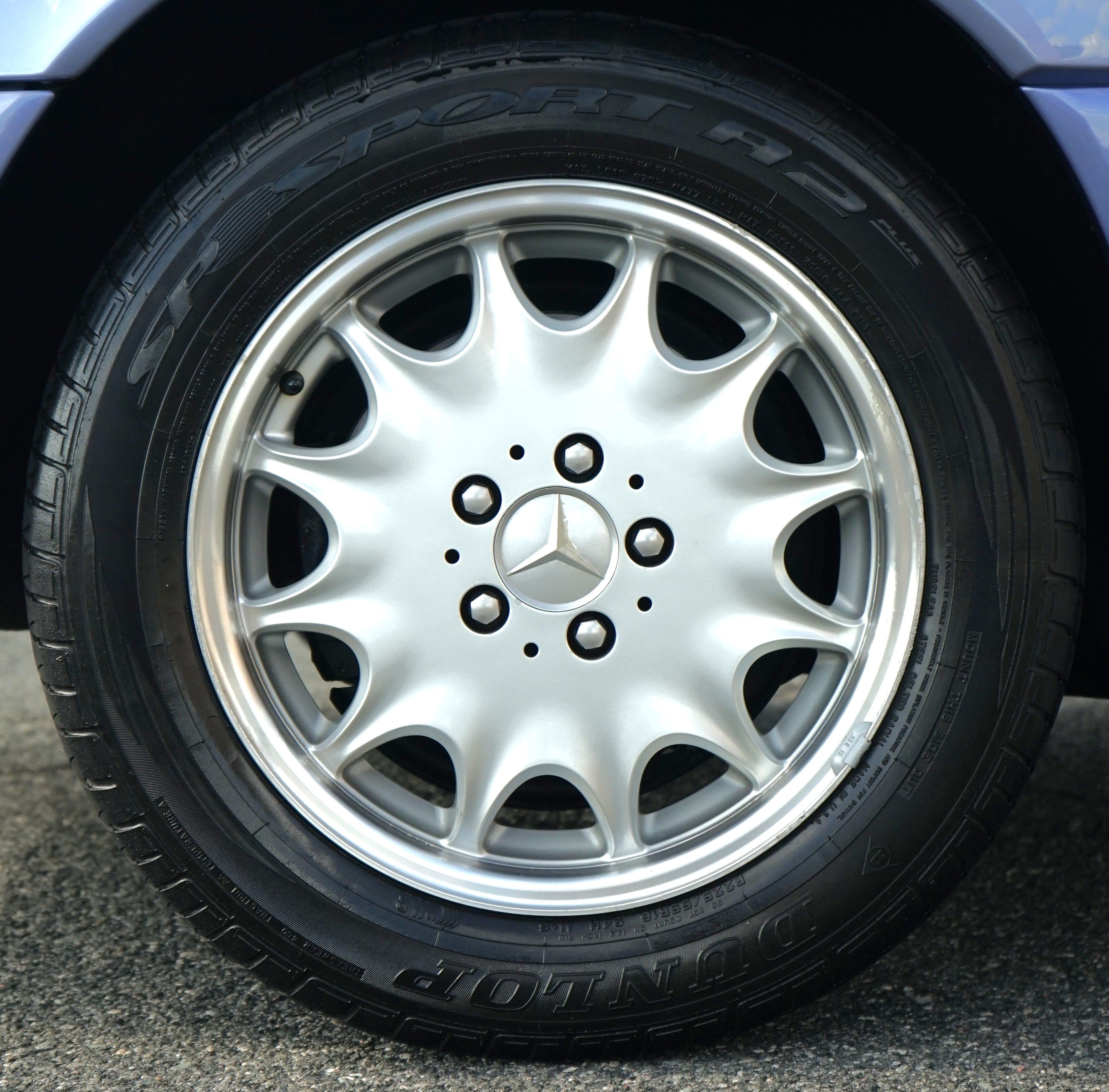 Photo 50 of this Mercedes-Benz SL320