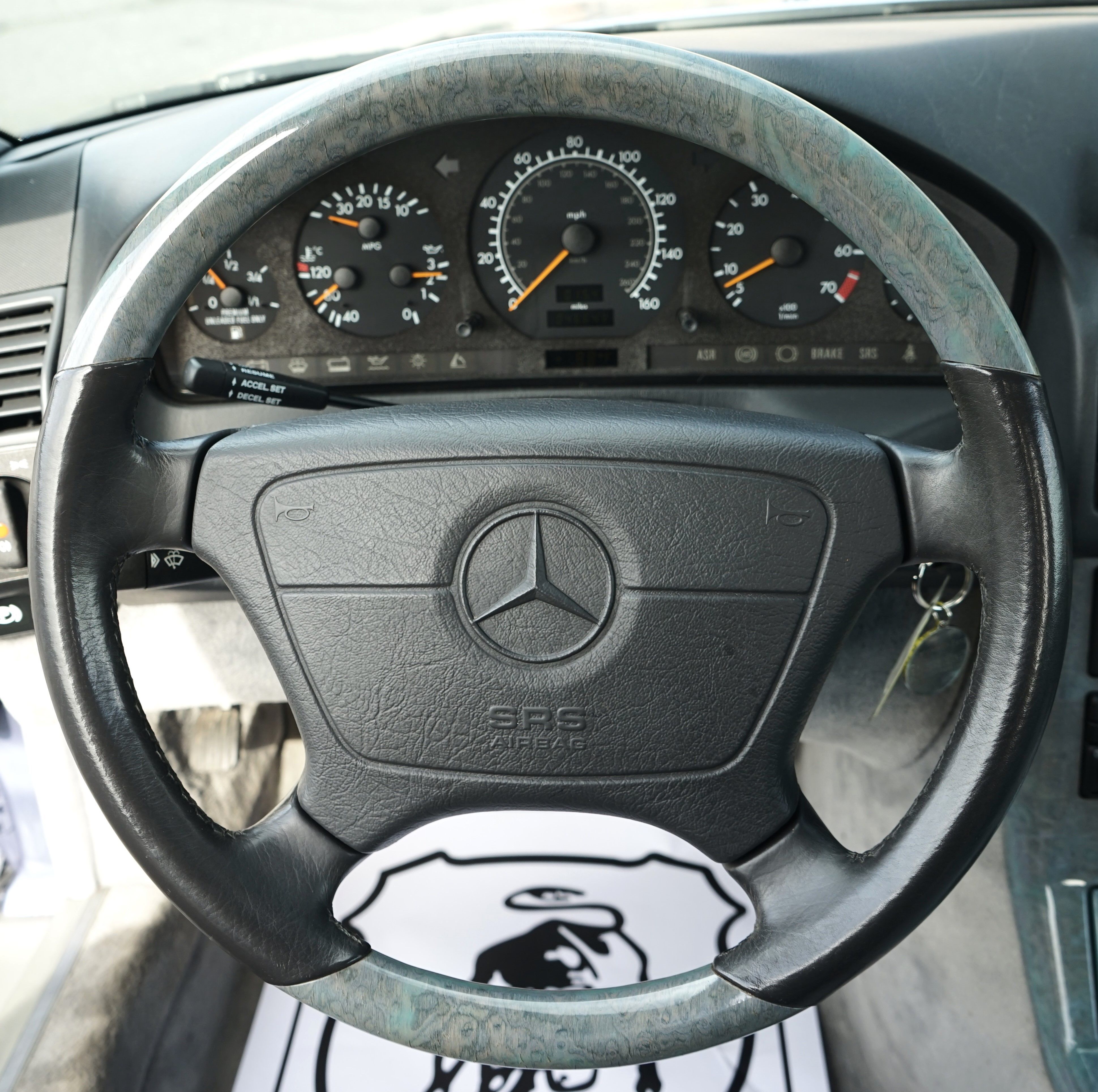 Photo 19 of this Mercedes-Benz SL320