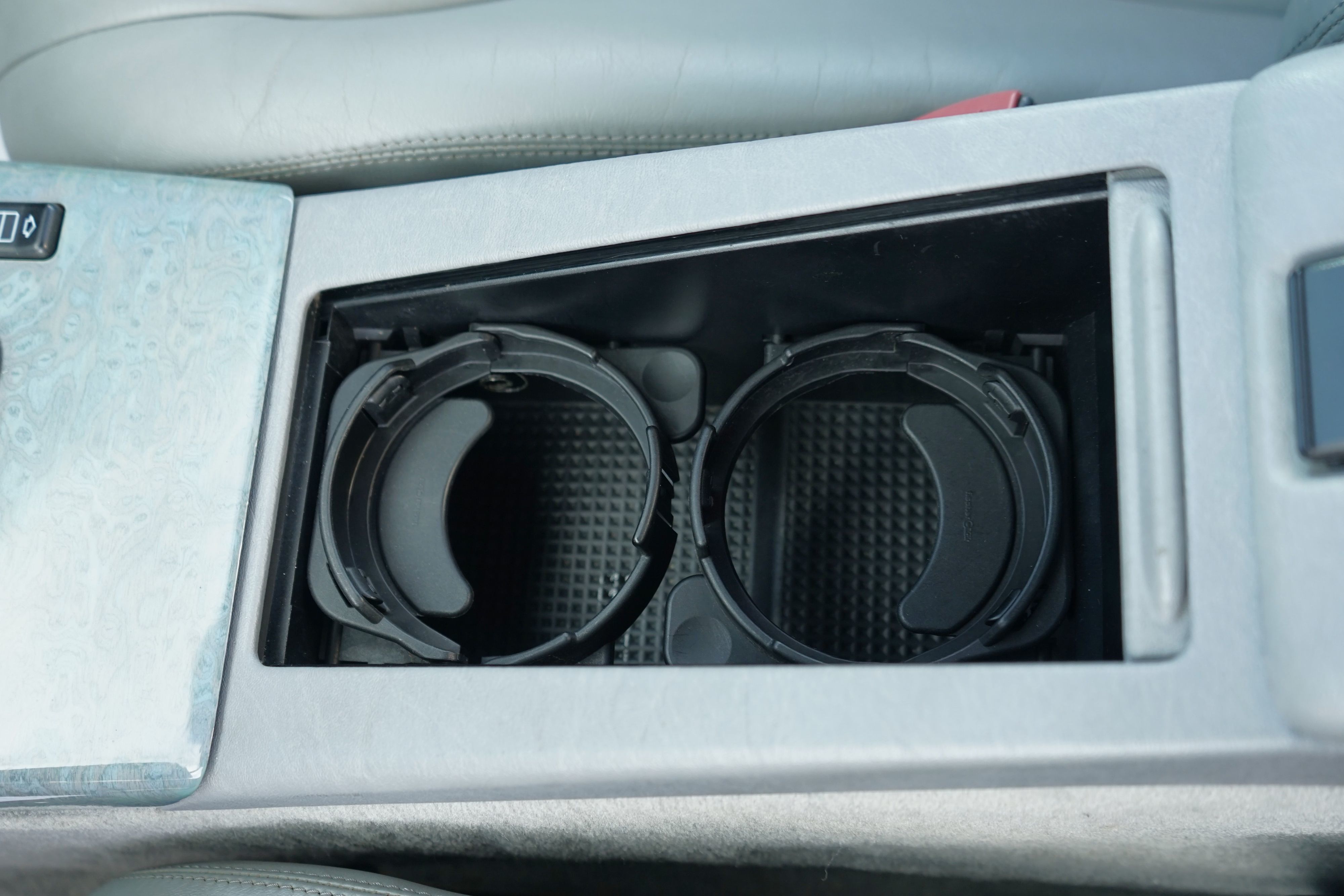 Photo 25 of this Mercedes-Benz SL320