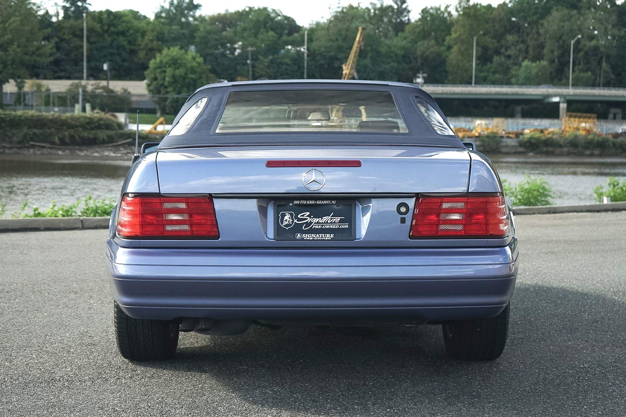Photo 35 of this Mercedes-Benz SL320