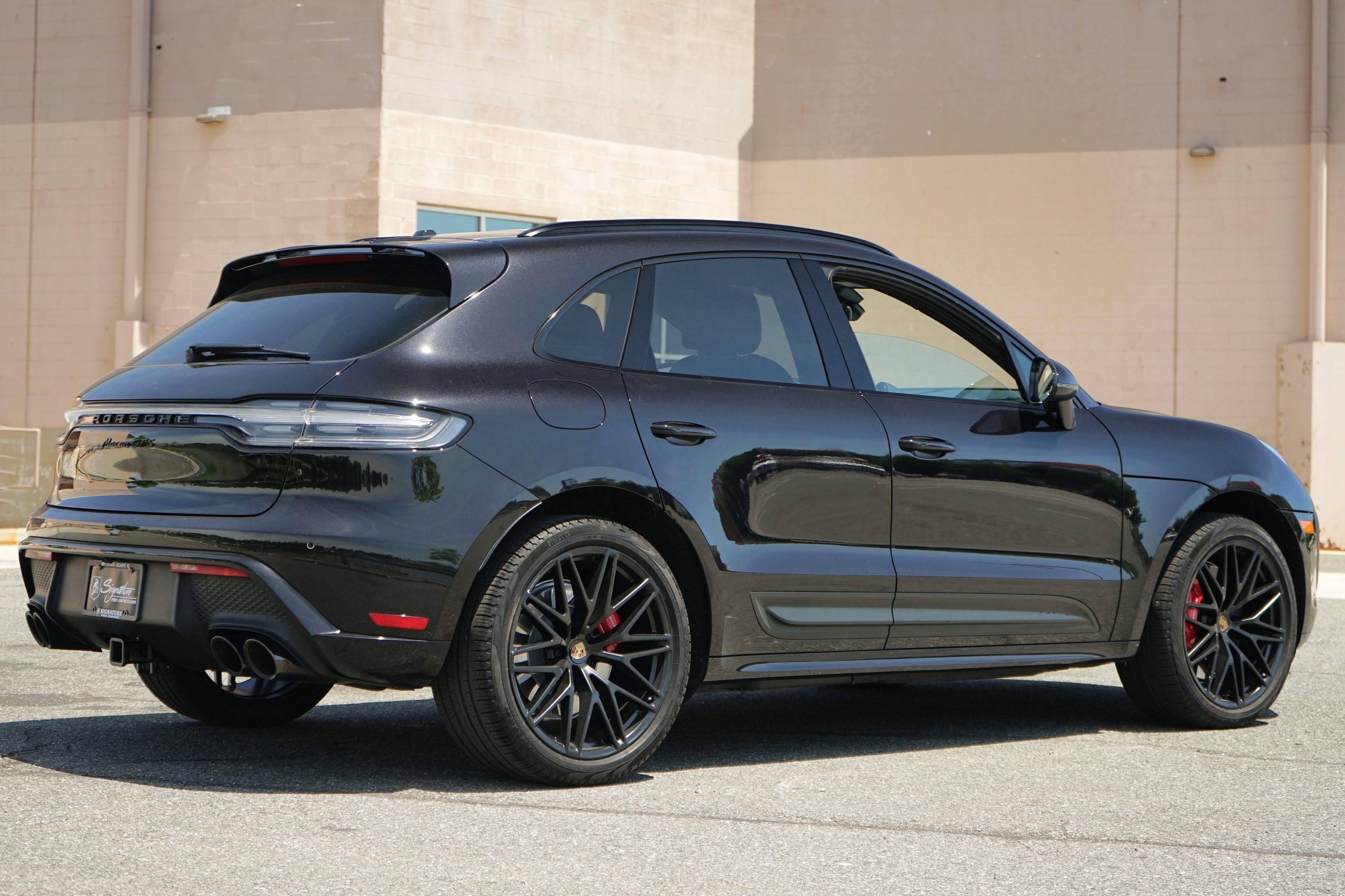 Photo 4 of this Porsche Macan