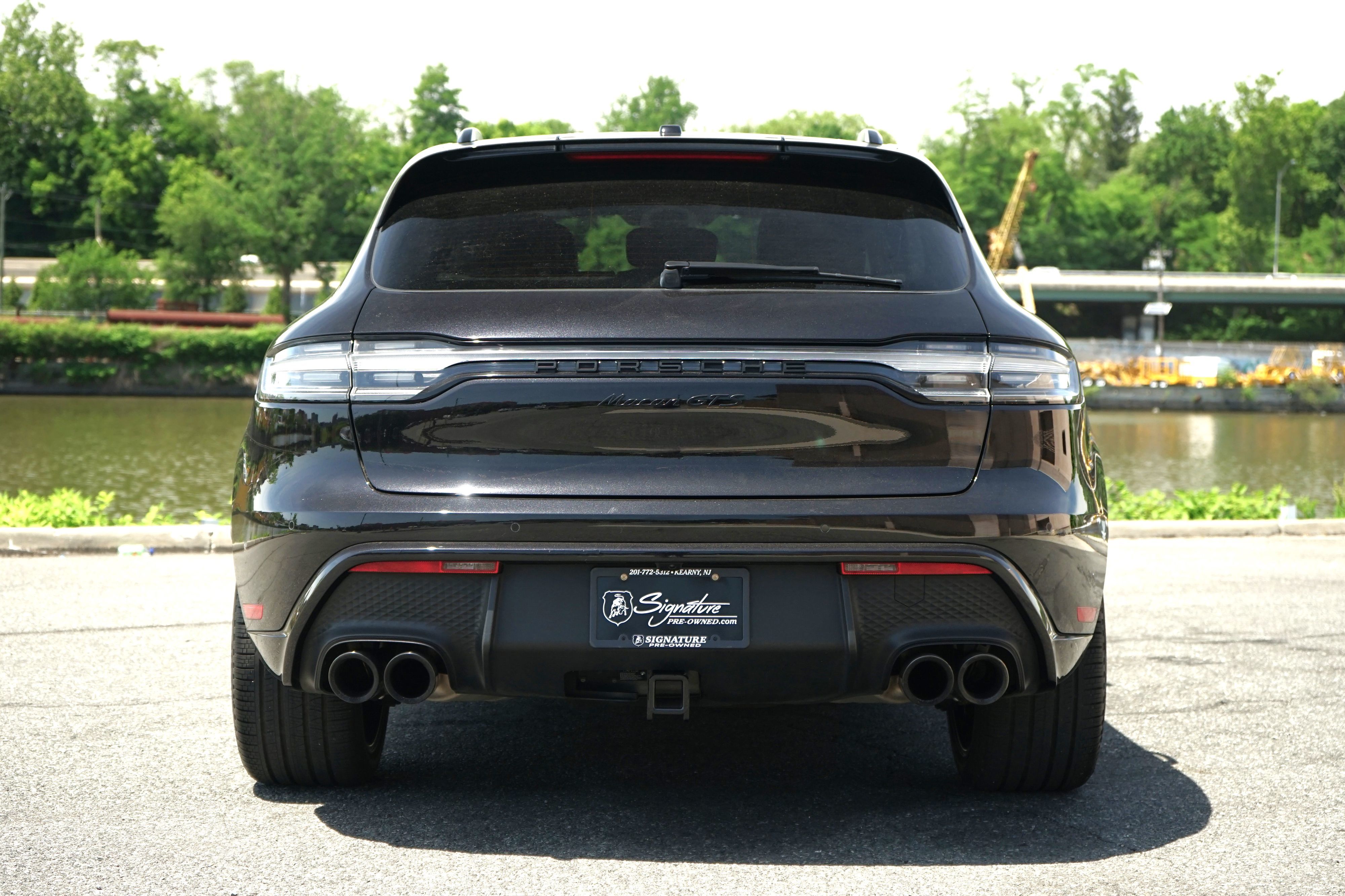 Photo 43 of this Porsche Macan