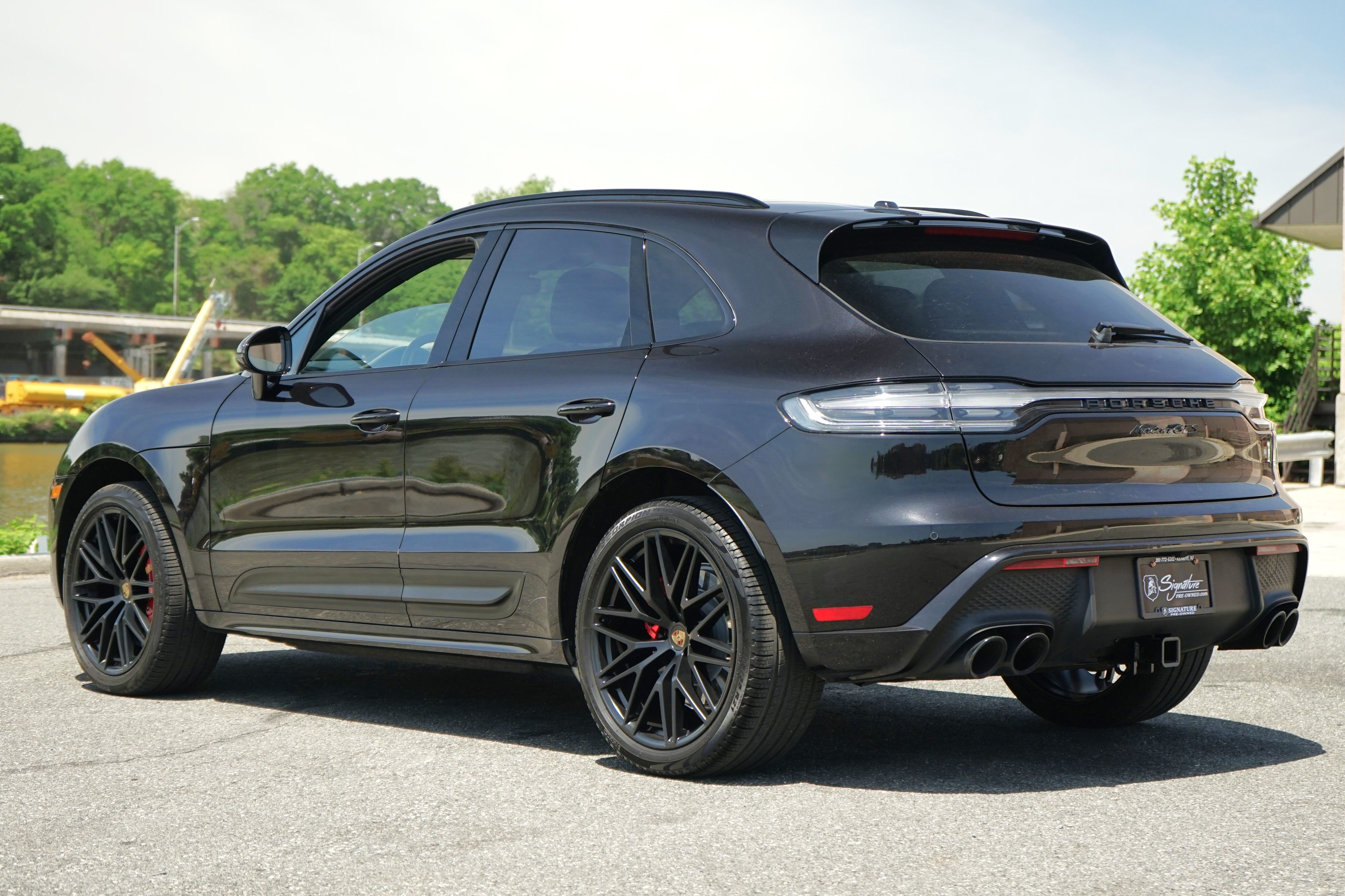 Photo 3 of this Porsche Macan