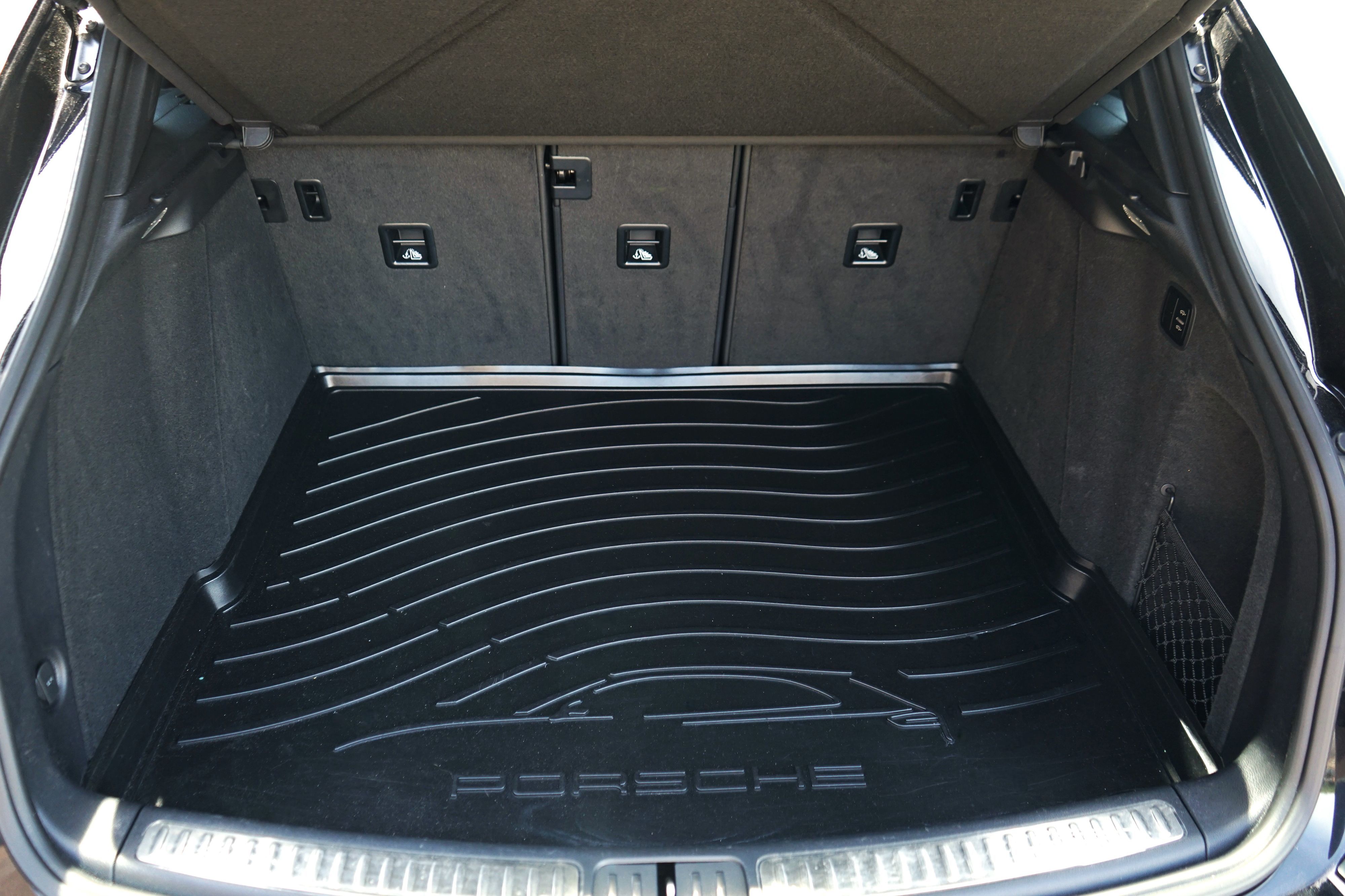 Photo 42 of this Porsche Macan