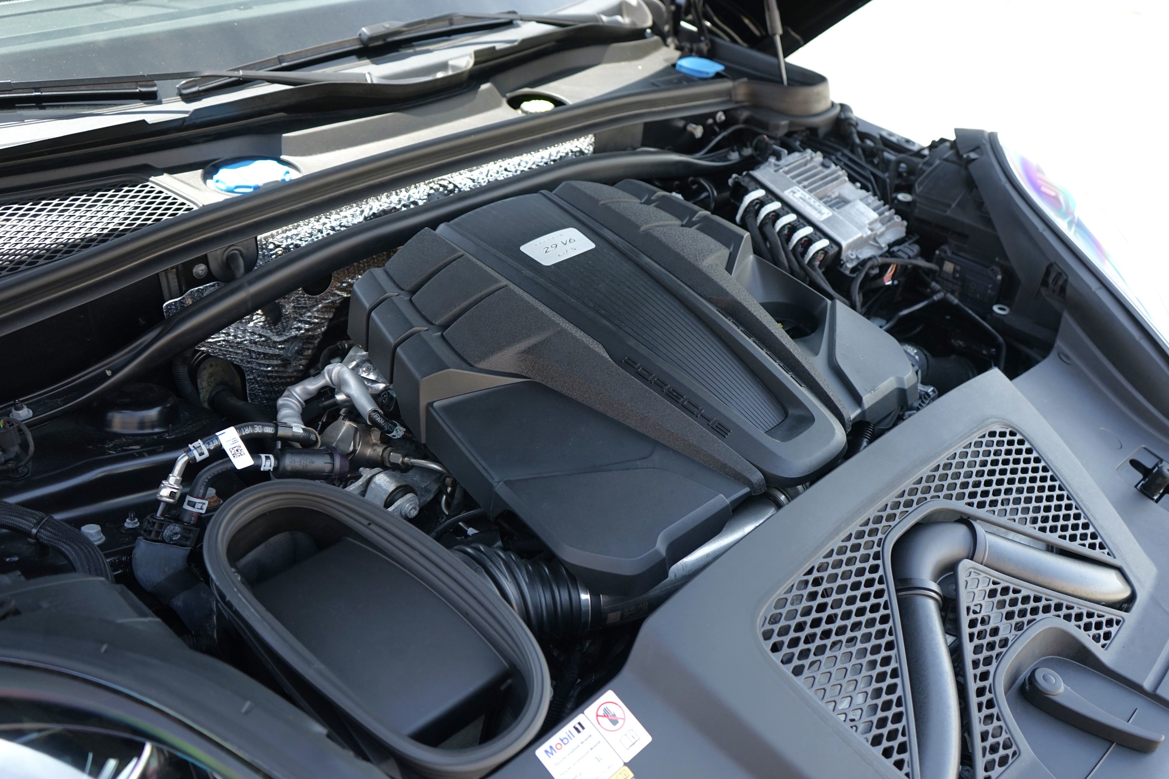 Photo 46 of this Porsche Macan