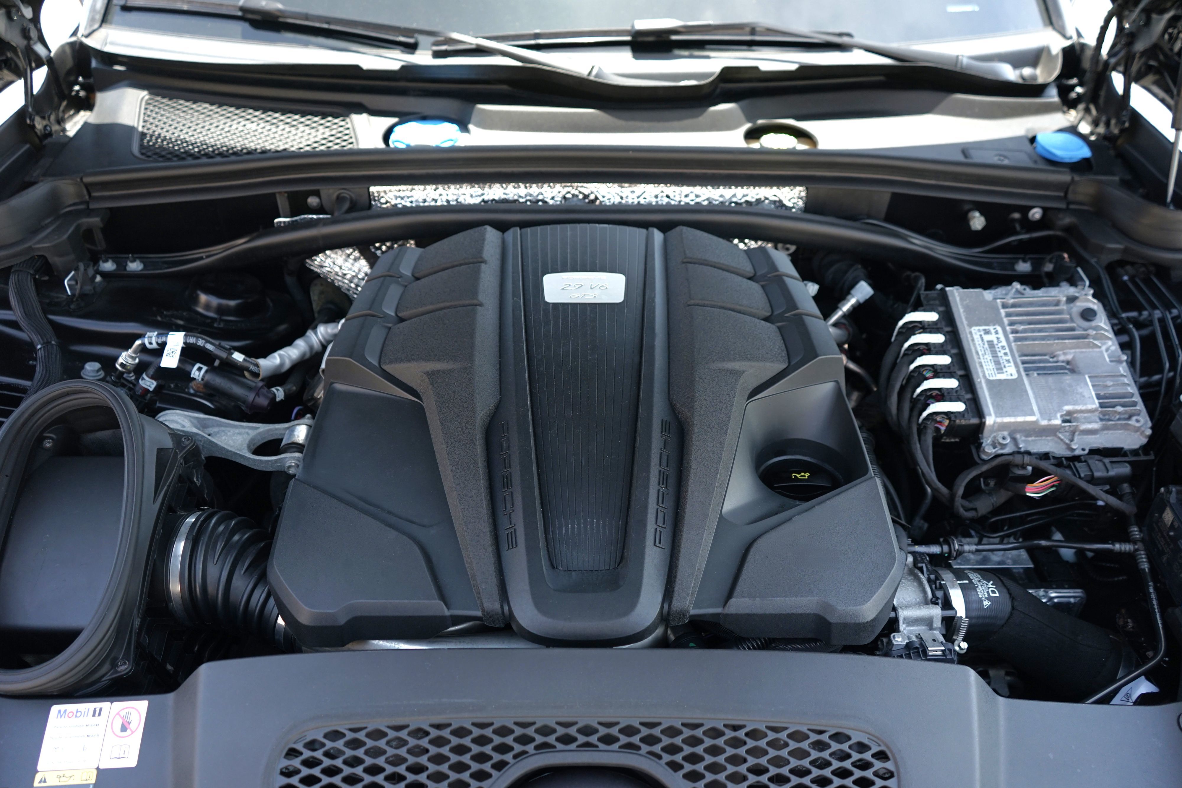 Photo 47 of this Porsche Macan