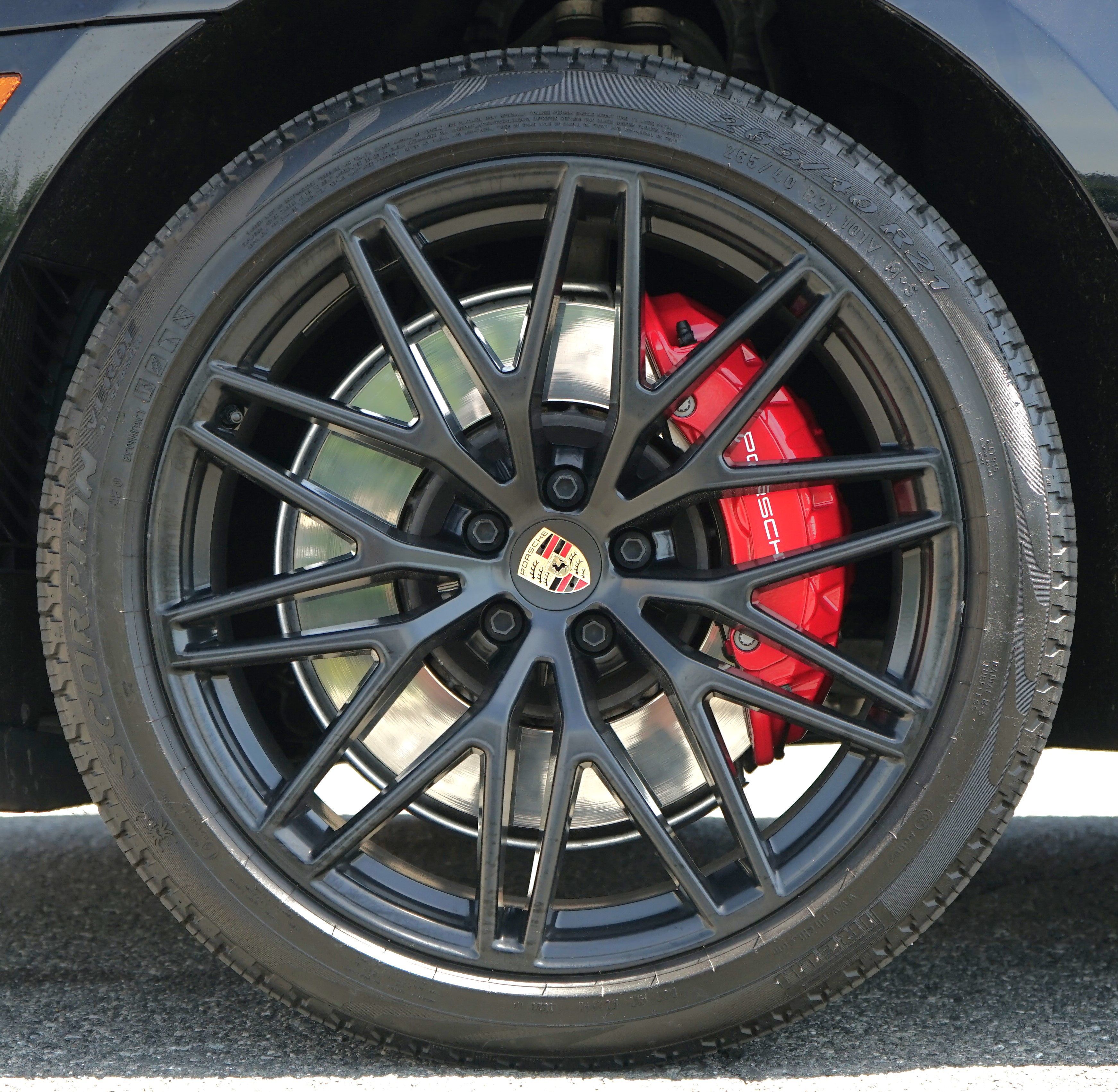 Photo 50 of this Porsche Macan