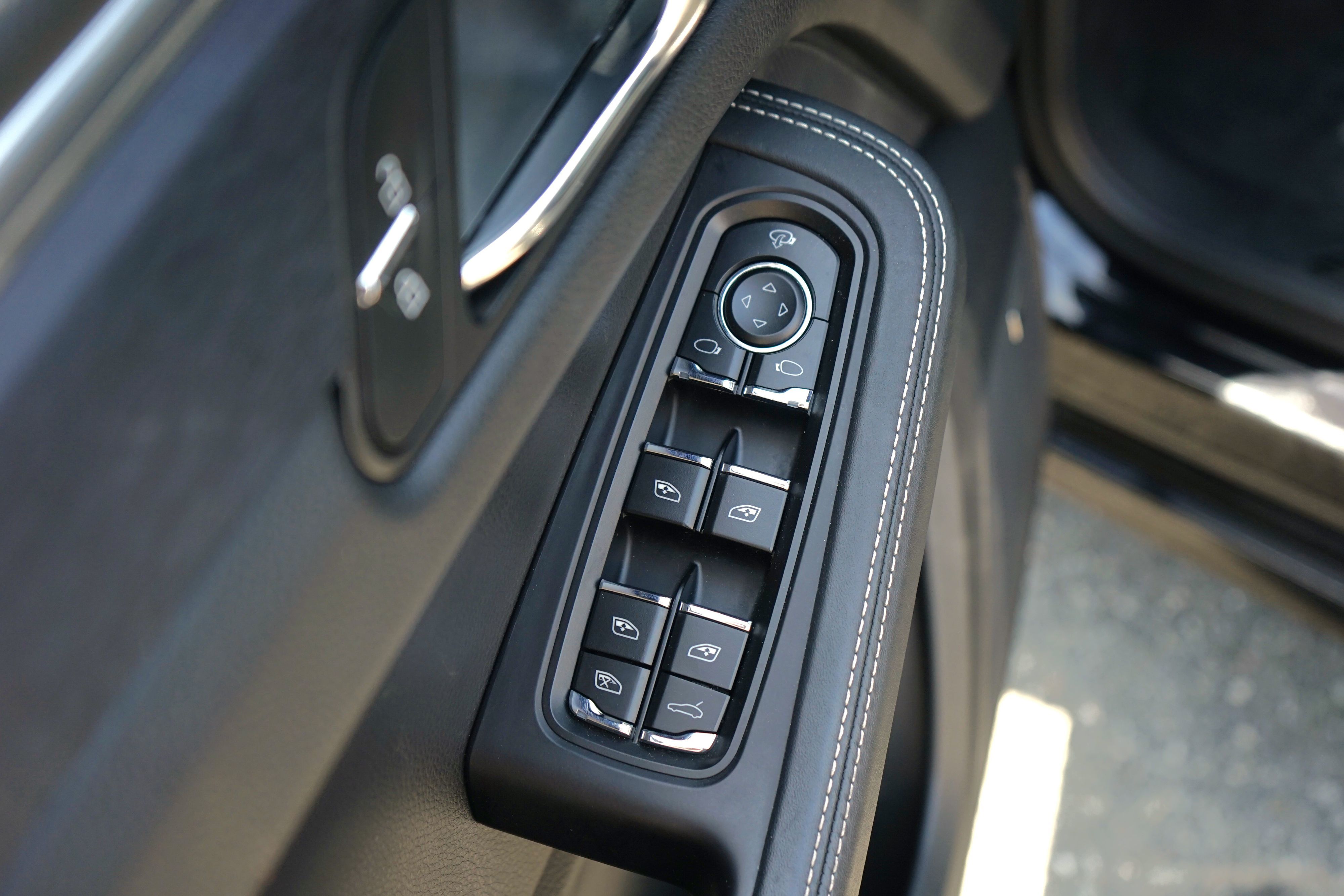 Photo 11 of this Porsche Macan