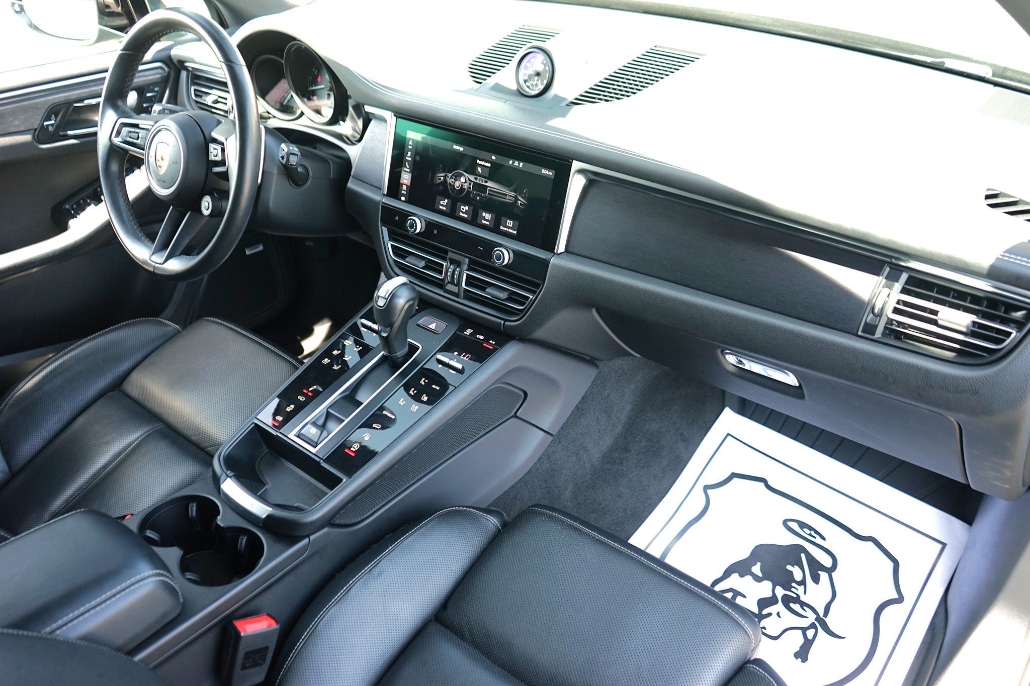 Photo 27 of this Porsche Macan