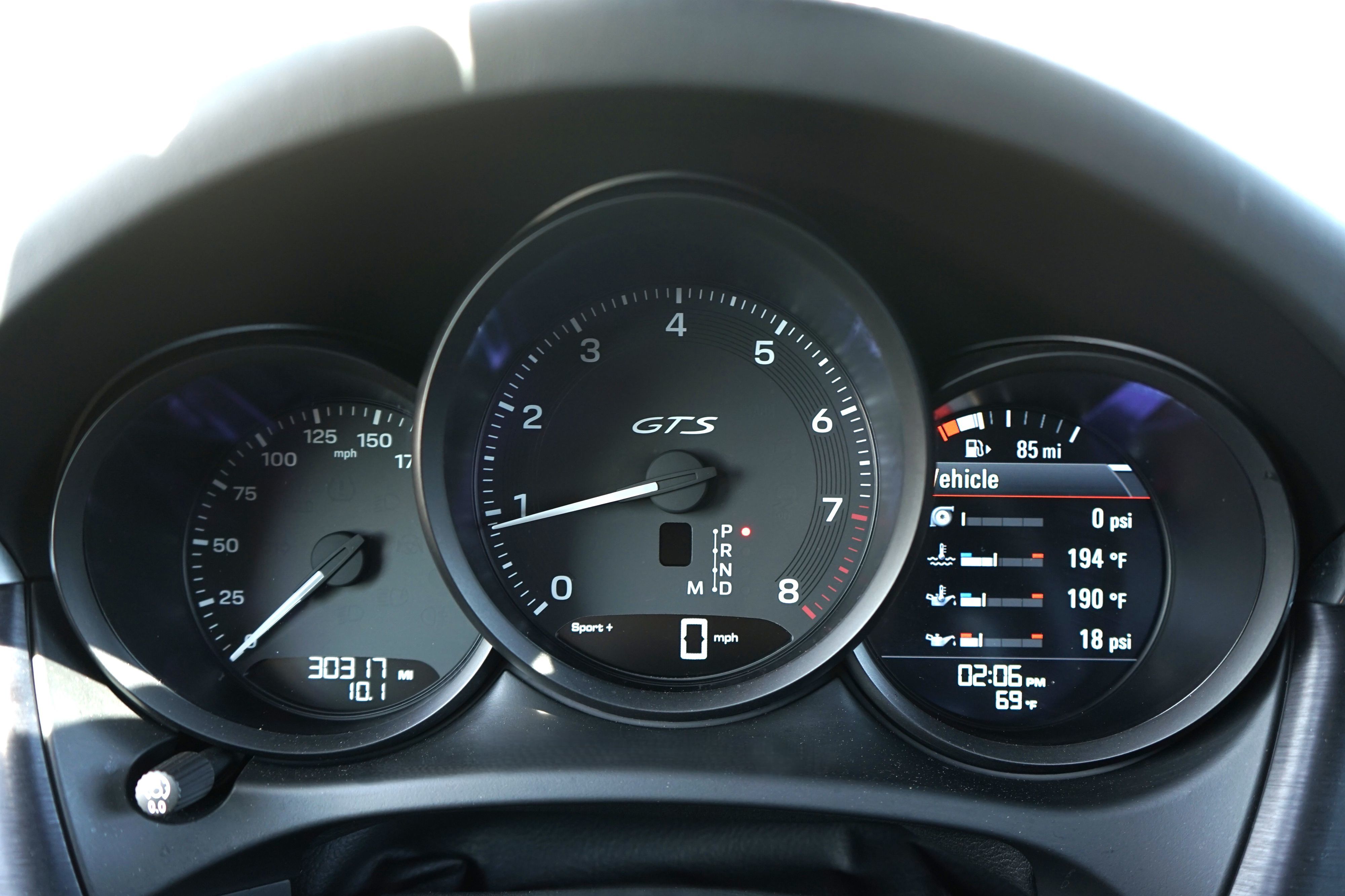 Photo 18 of this Porsche Macan