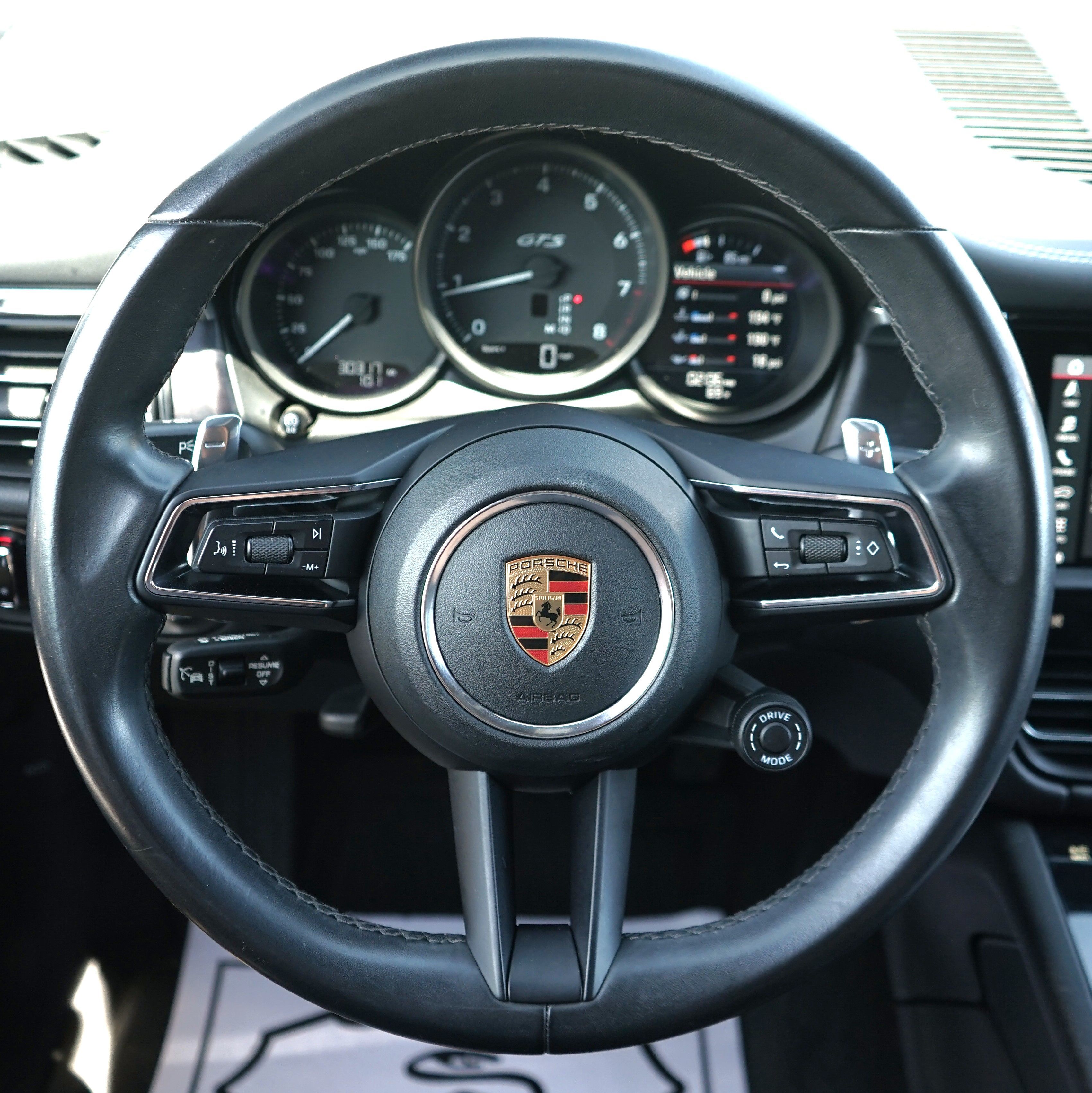 Photo 17 of this Porsche Macan