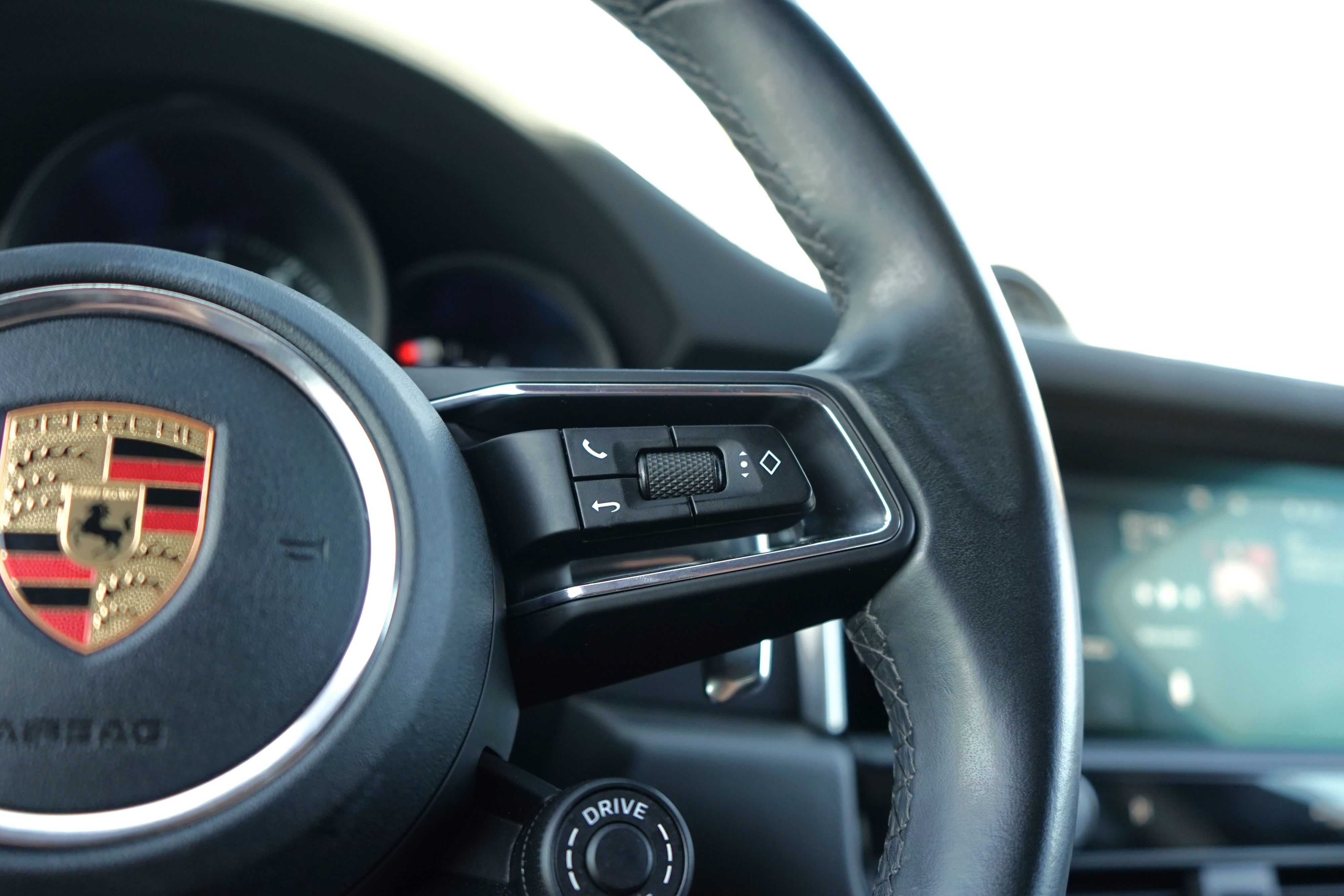 Photo 19 of this Porsche Macan