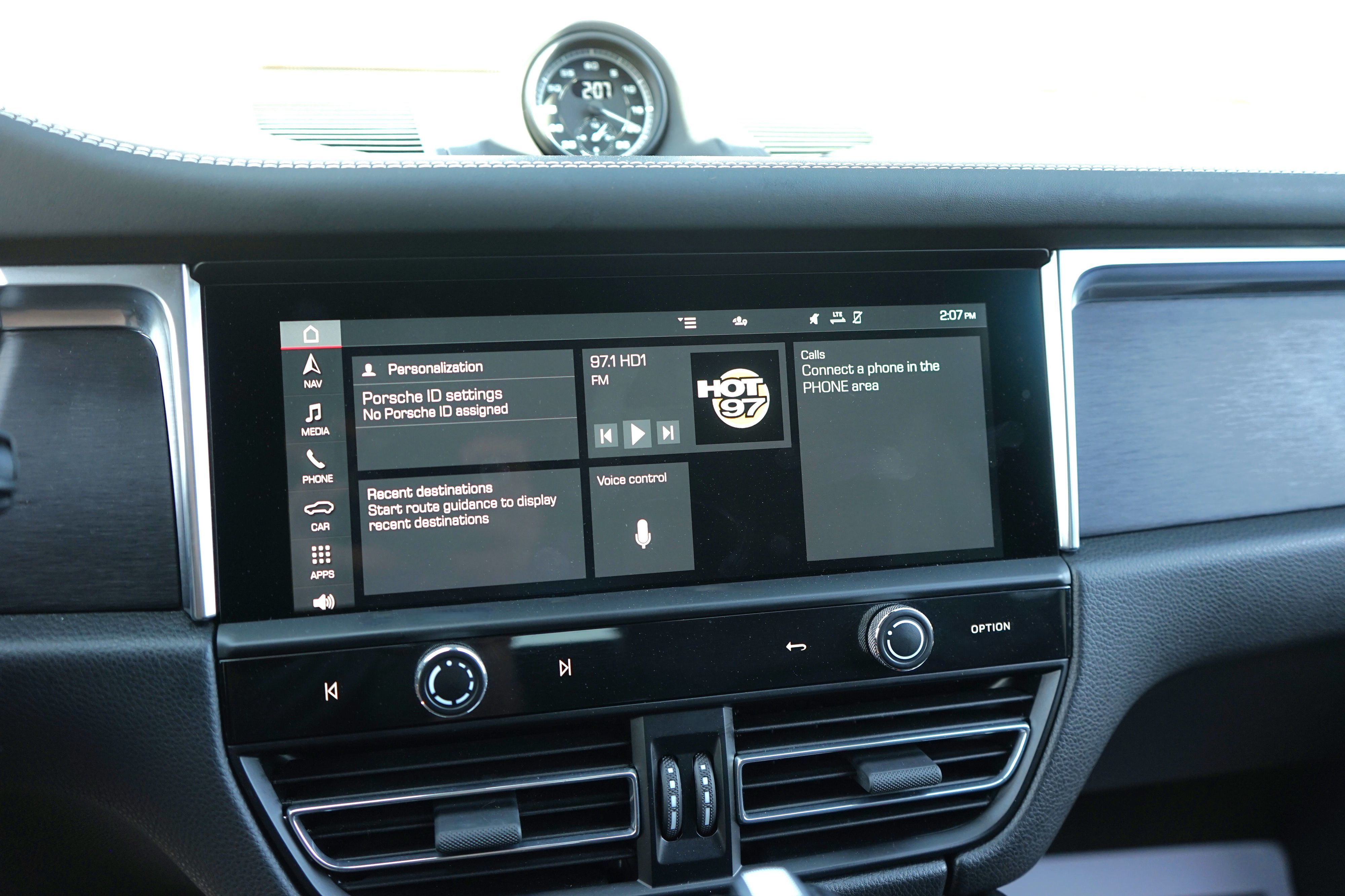 Photo 23 of this Porsche Macan