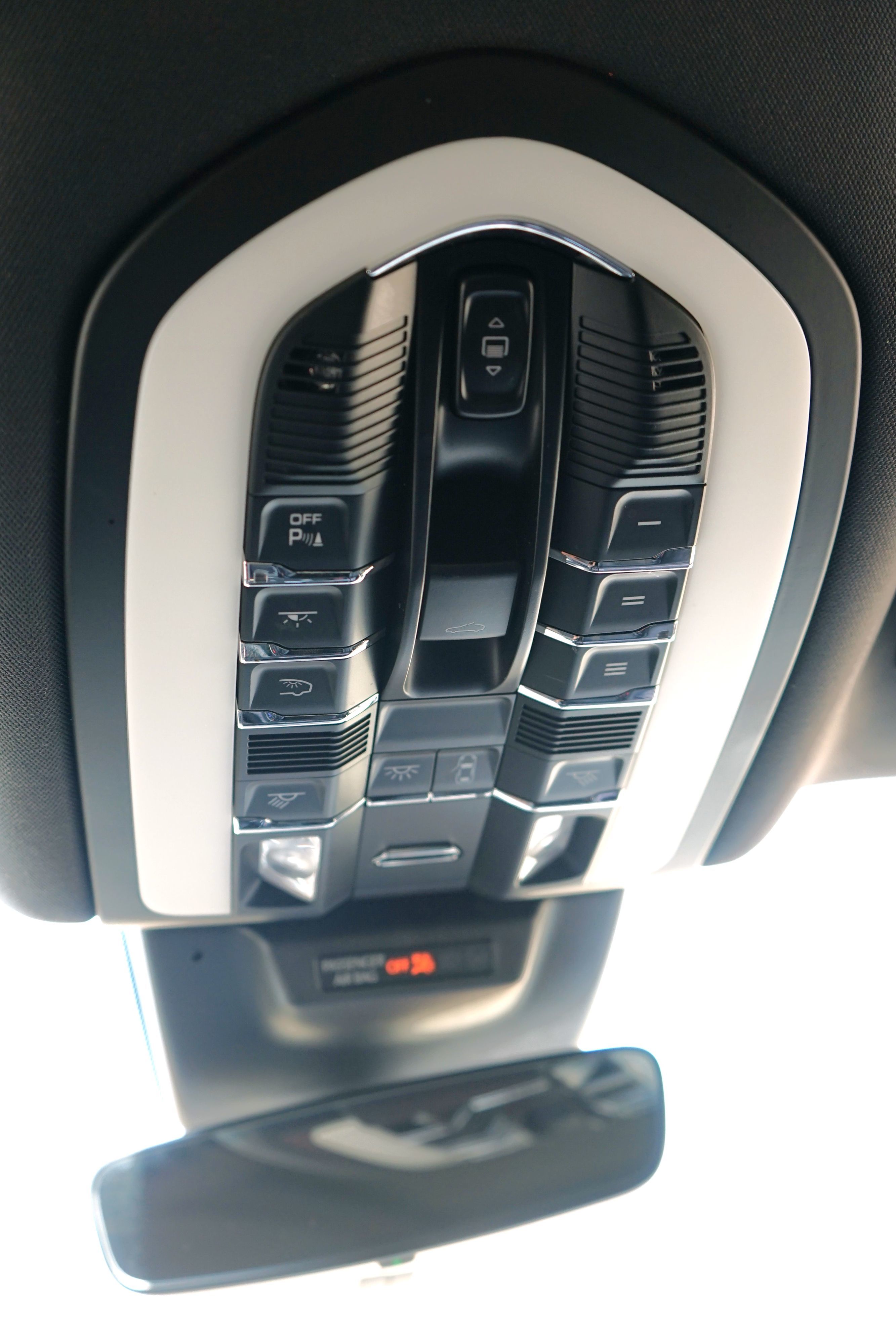 Photo 20 of this Porsche Macan