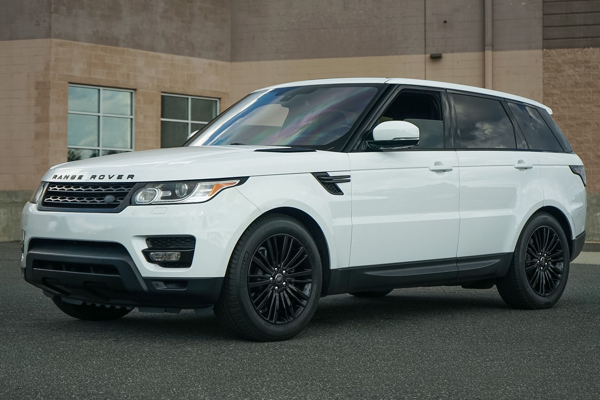 Photo 2 of this Land Rover Range Rover Sport